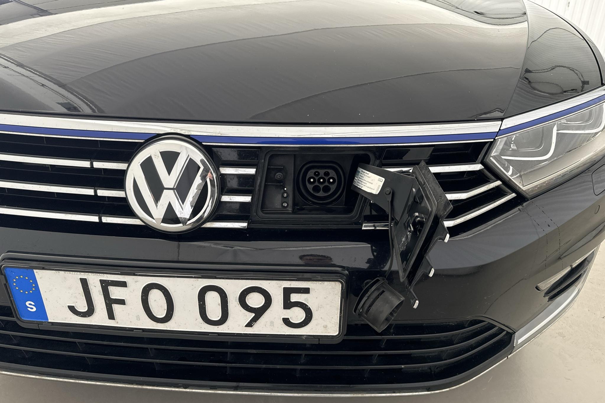 VW Passat 1.4 Plug-in-Hybrid Sportscombi (218hk) - 153 310 km - Automatyczna - czarny - 2016