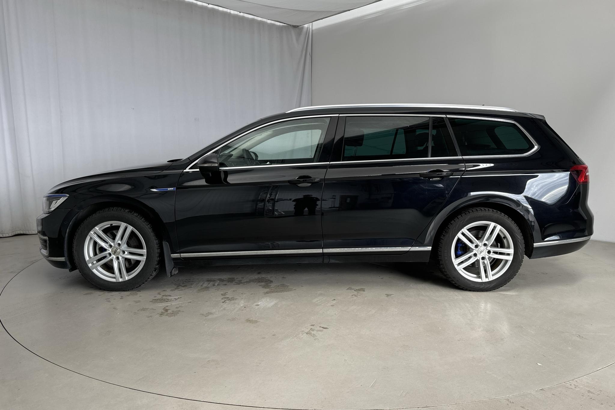 VW Passat 1.4 Plug-in-Hybrid Sportscombi (218hk) - 153 310 km - Automatyczna - czarny - 2016