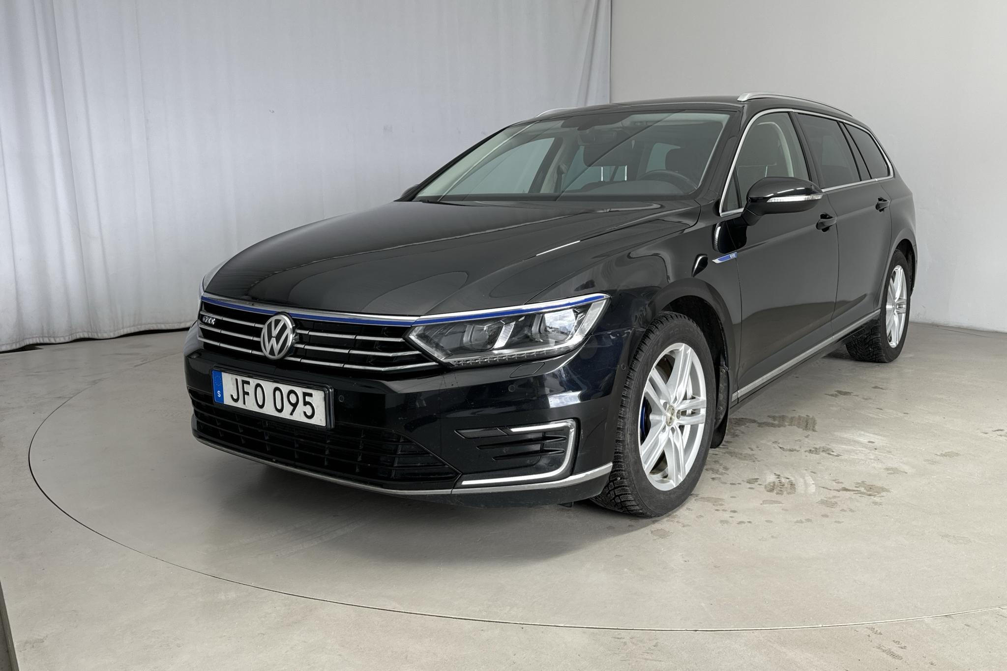 VW Passat 1.4 Plug-in-Hybrid Sportscombi (218hk) - 153 310 km - Automatyczna - czarny - 2016