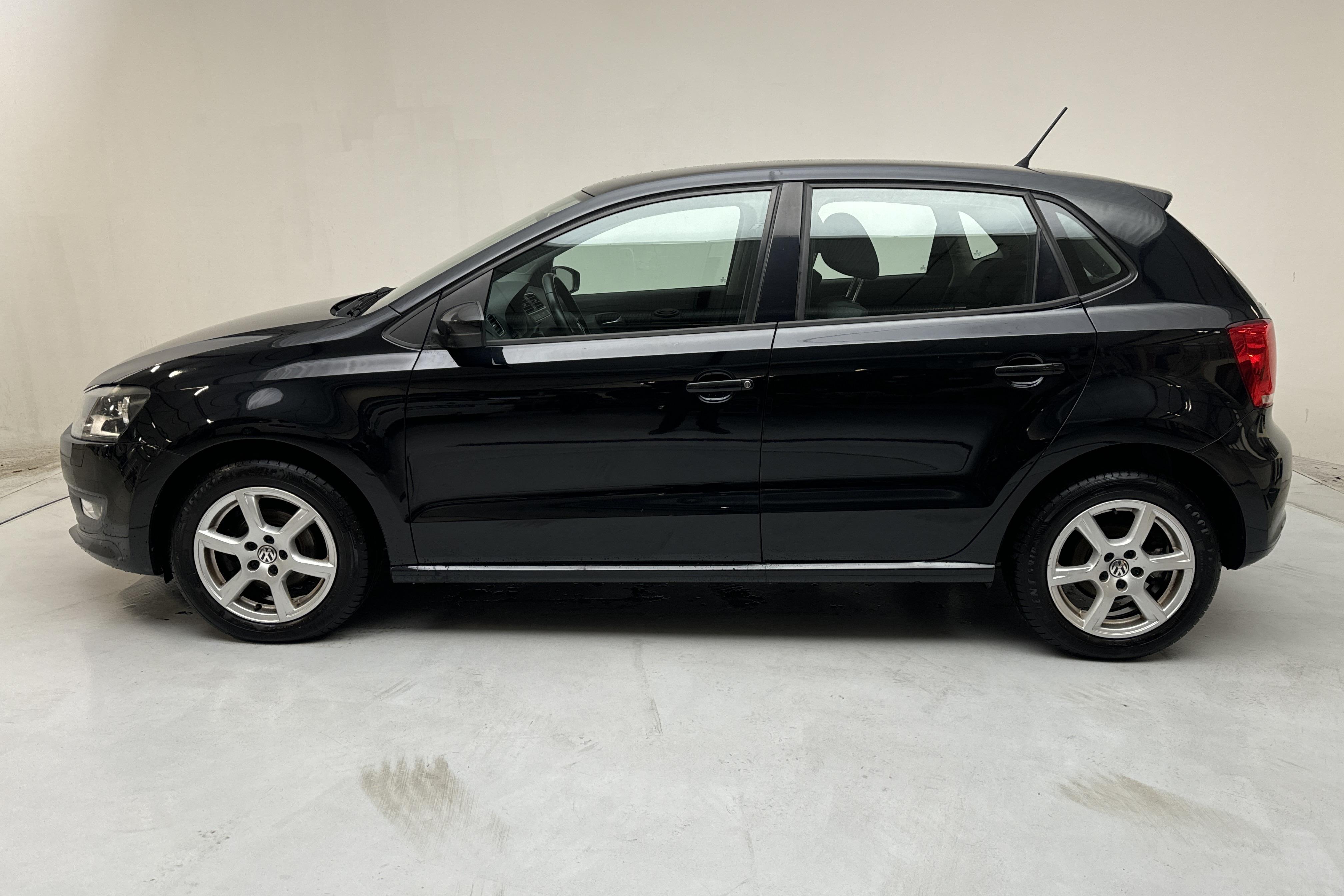 VW Polo 1.2 TSI 5dr (90hk) - 106 990 km - Manualna - czarny - 2012