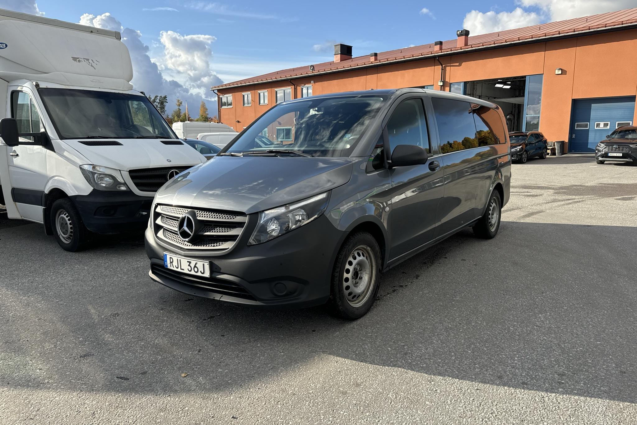 Mercedes Vito Tourer 116 CDI W640 (163hk) - 109 650 km - Automaattinen - harmaa - 2020