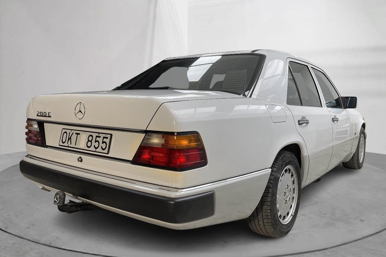 Mercedes 200 E W124 (118hk) - 84 170 km - Manual - white - 1990