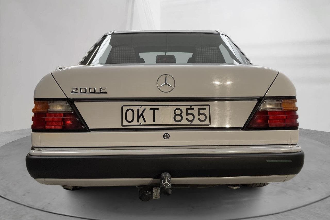 Mercedes 200 E W124 (118hk) - 84 170 km - Manual - white - 1990