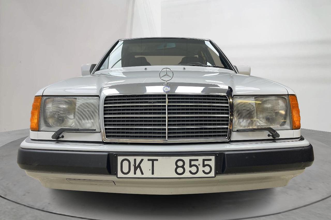 Mercedes 200 E W124 (118hk) - 84 170 km - Manual - white - 1990