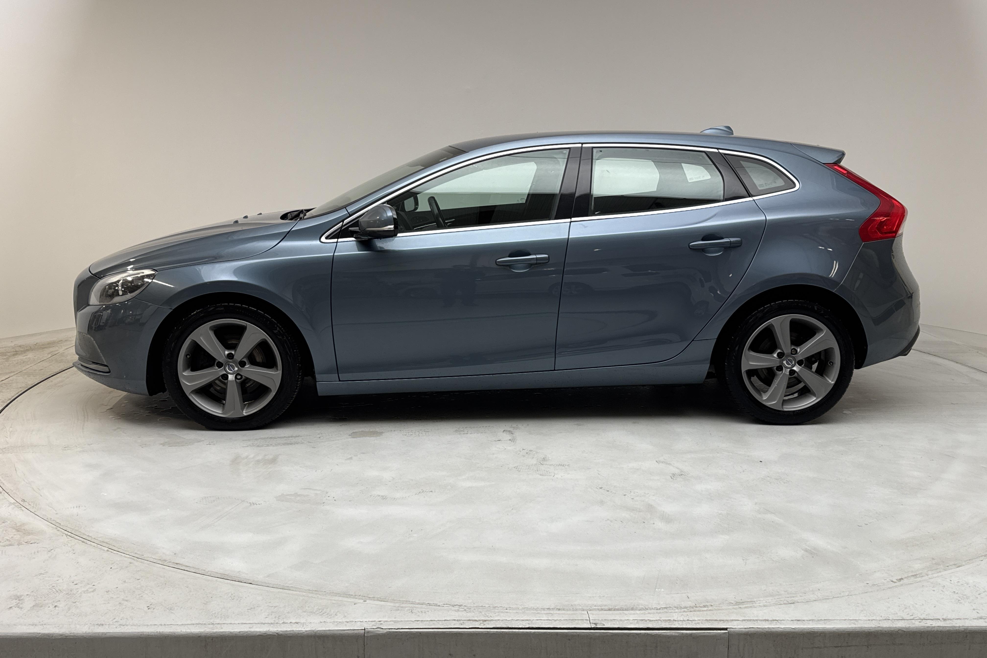 Volvo V40 T3 (150hk) - 15 208 mil - Manuell - blå - 2013