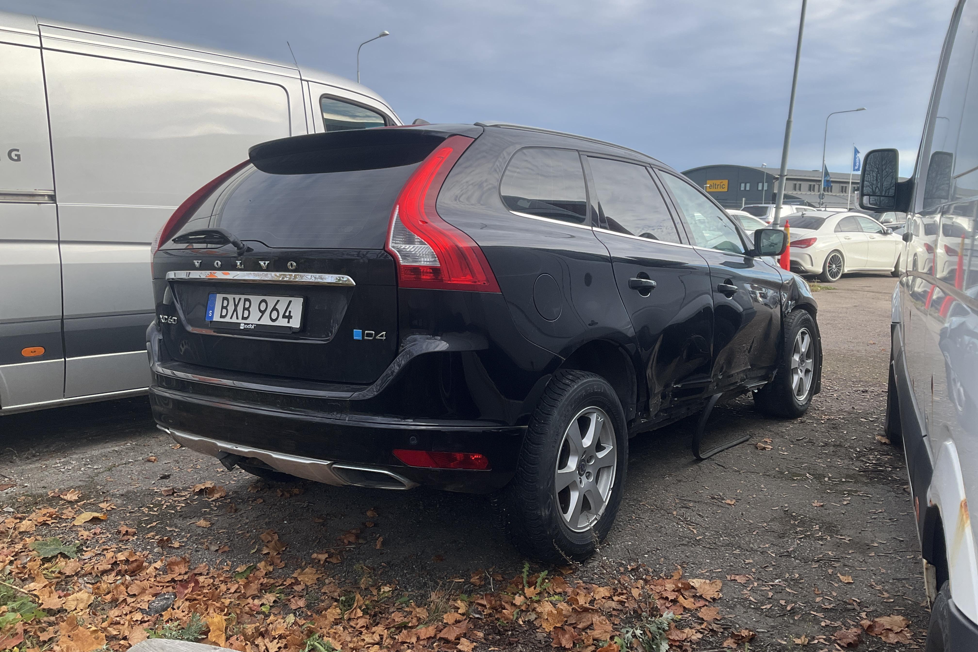 Volvo XC60 D4 2WD (181hk) - 0 mil - Automat - svart - 2014