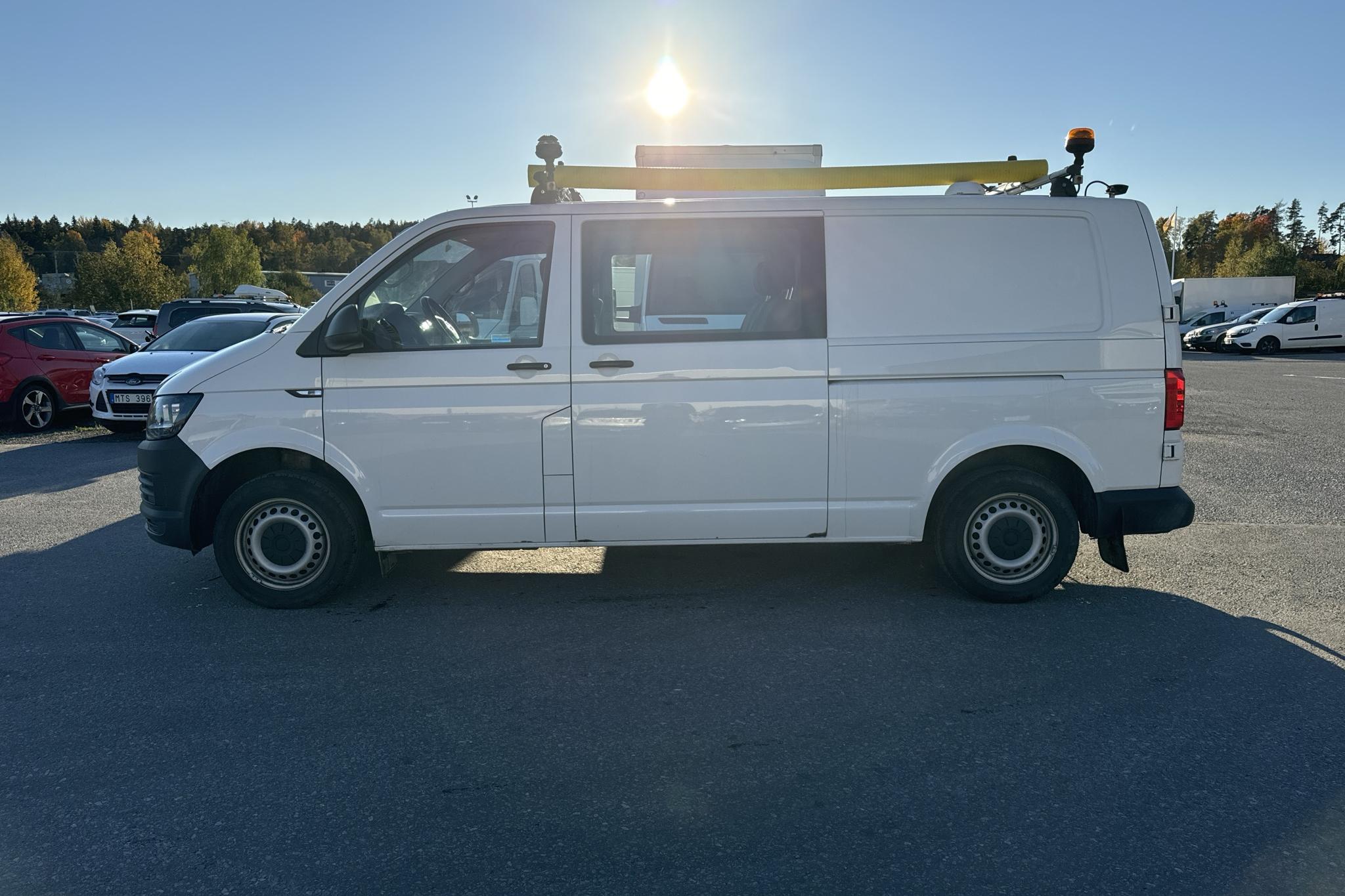 VW Transporter Kombi T6 2.0 TDI BMT Skåp 4MOTION (150hk) - 75 810 km - Manualna - biały - 2018