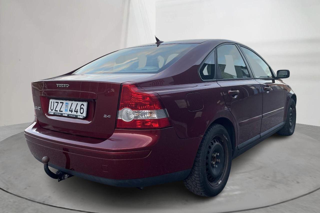 Volvo S40 2.4 (140hk) - 97 400 km - Automatic - red - 2005