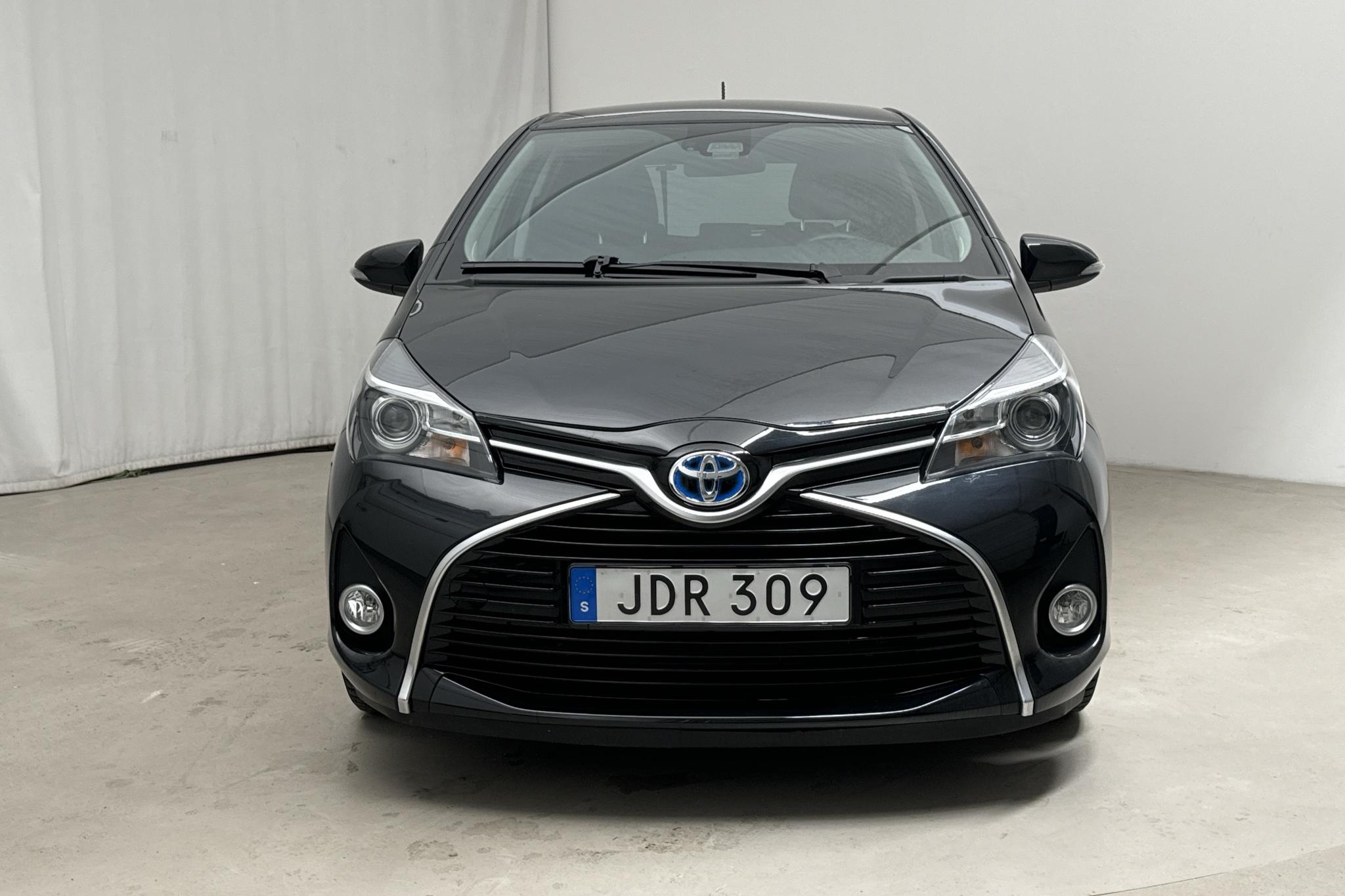 Toyota Yaris 1.5 HSD 5dr (75hk) - 128 610 km - Automatyczna - czarny - 2015