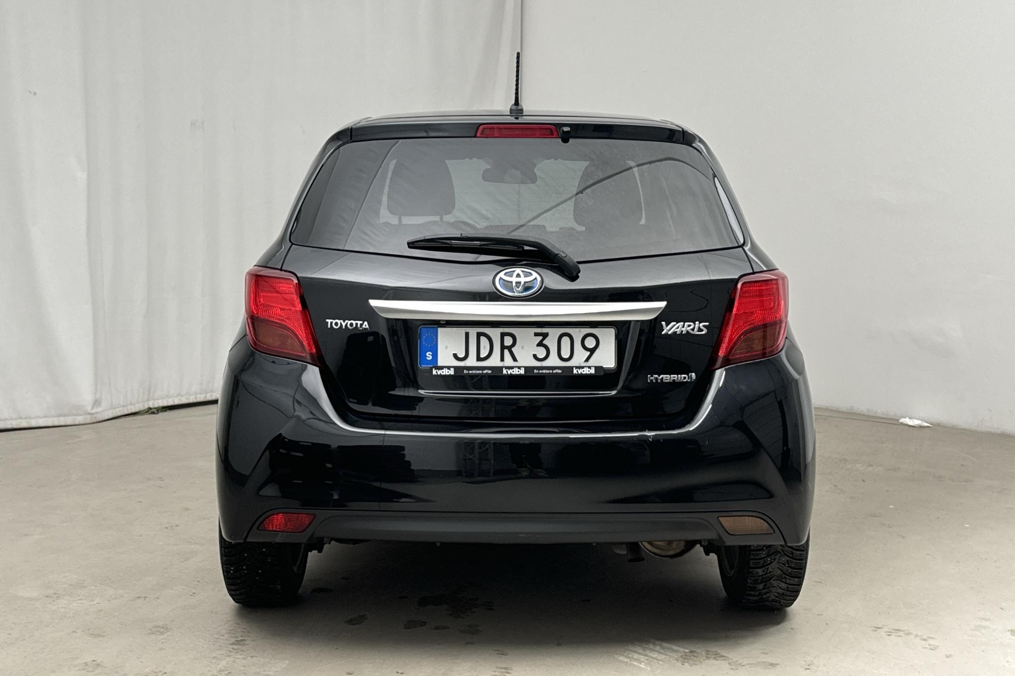 Toyota Yaris 1.5 HSD 5dr (75hk) - 128 610 km - Automatyczna - czarny - 2015