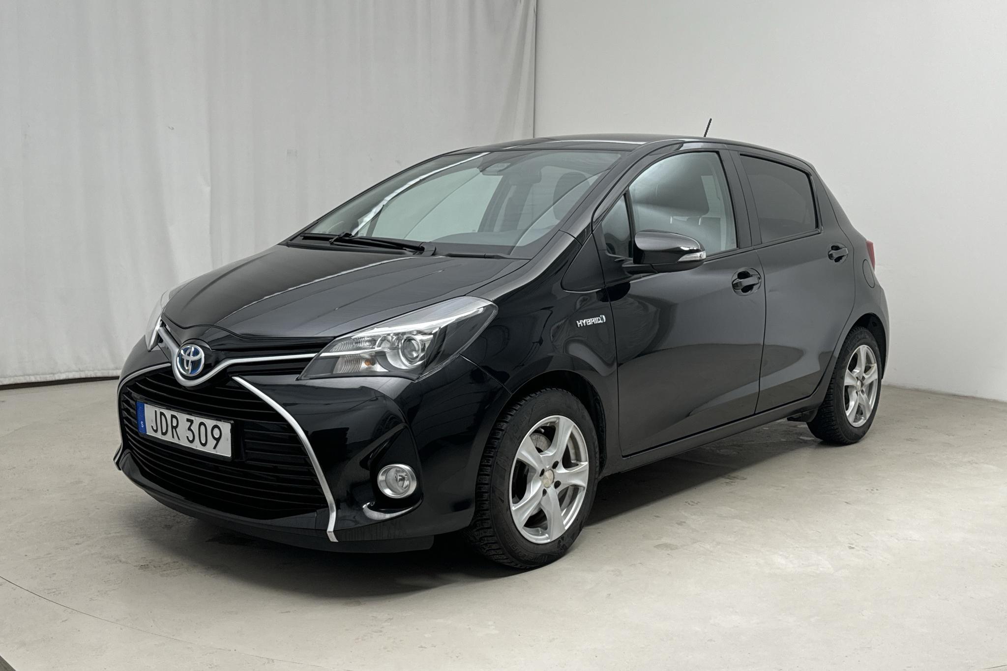 Toyota Yaris 1.5 HSD 5dr (75hk) - 128 610 km - Automatyczna - czarny - 2015