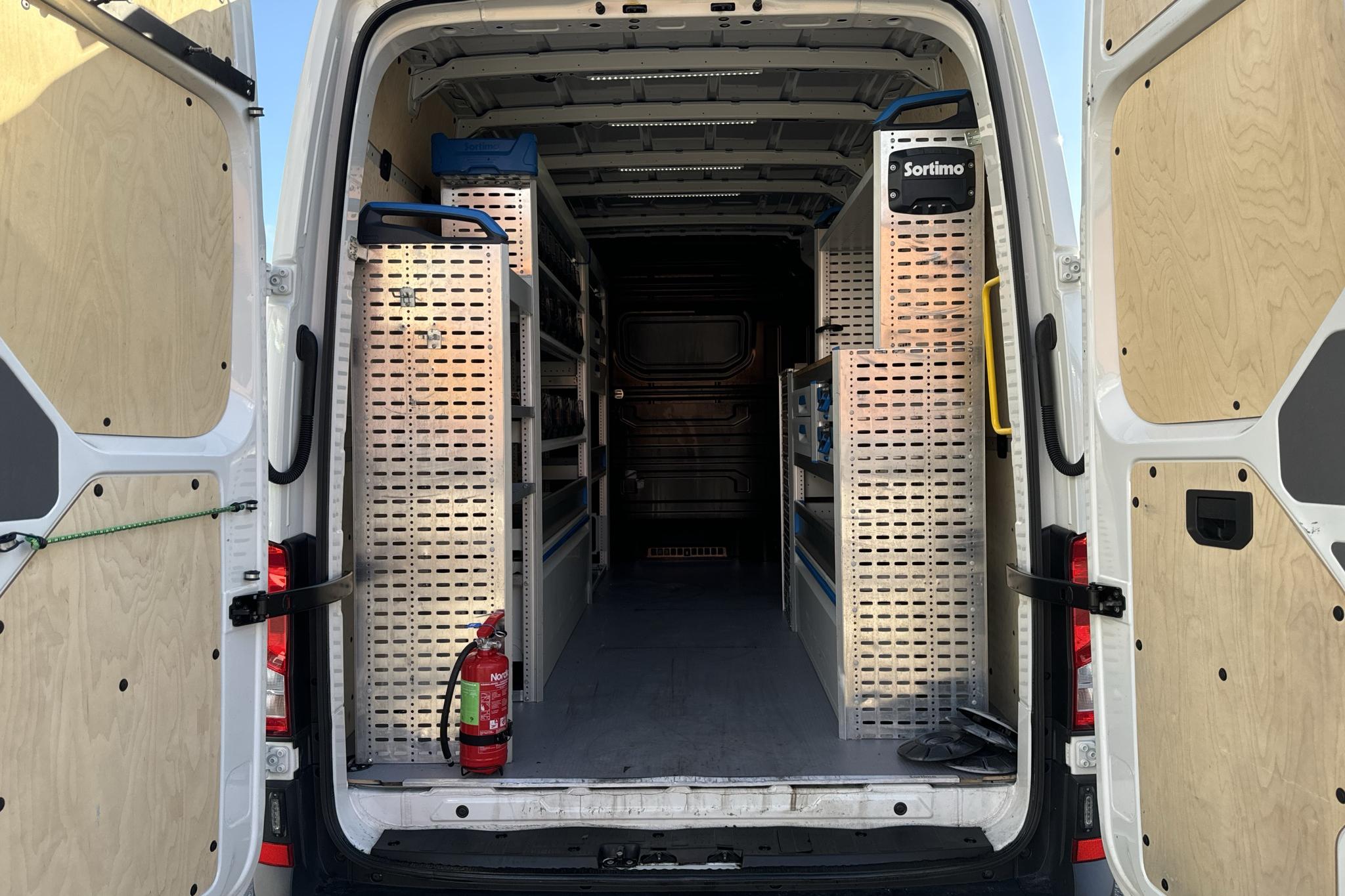 VW Crafter 35 2.0 TDI Skåp 4Motion (177hk) - 9 554 mil - Automat - vit - 2019