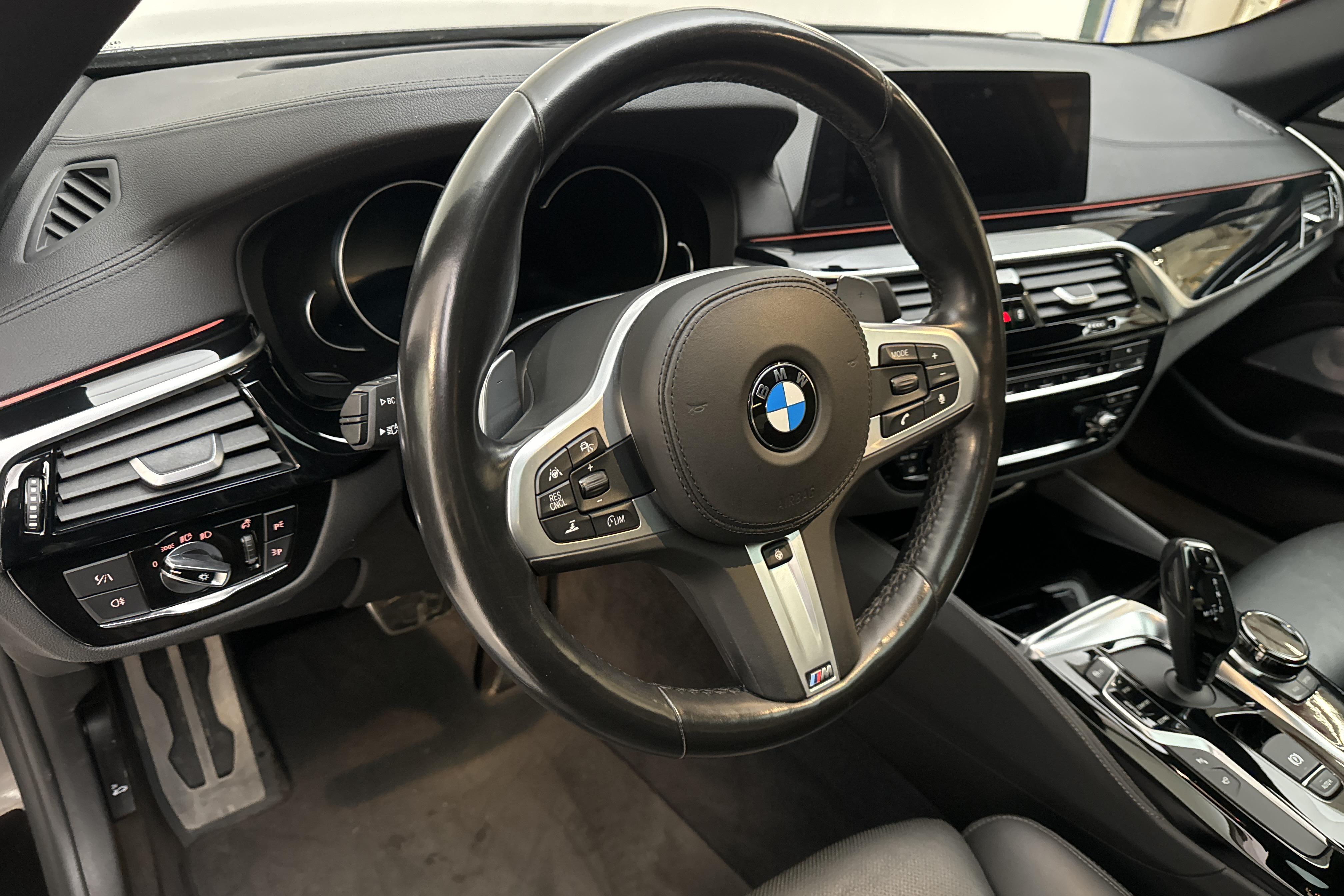 BMW 550i xDrive Sedan, G30 (462hk) - 58 910 km - Automatic - brown - 2018