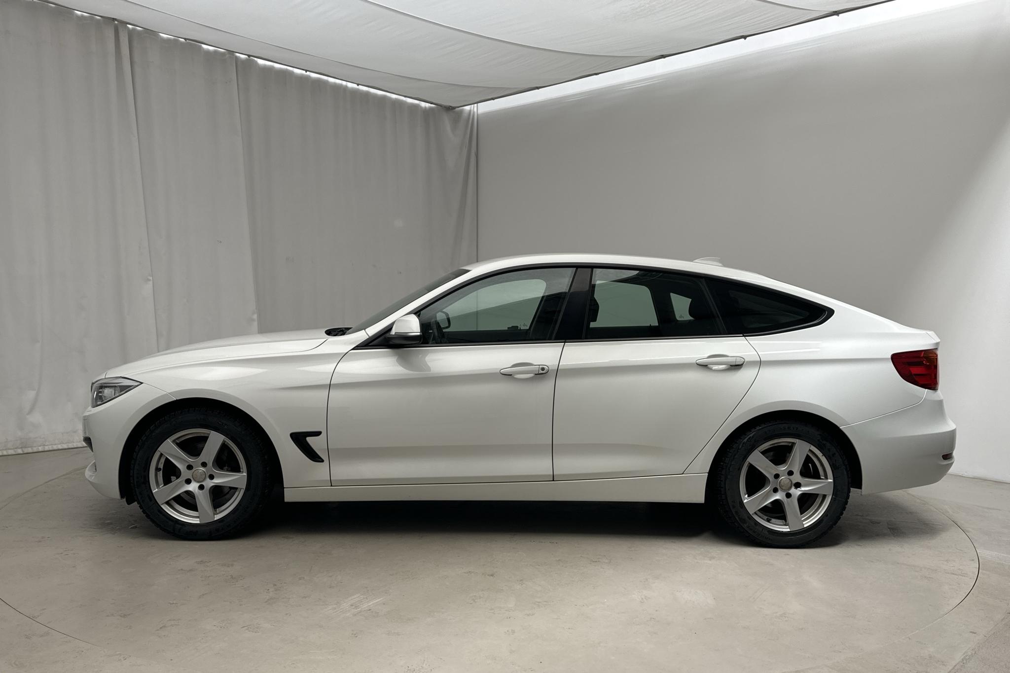 BMW 320d GT xDrive, F34 (184hk) - 12 230 mil - Manuell - vit - 2014