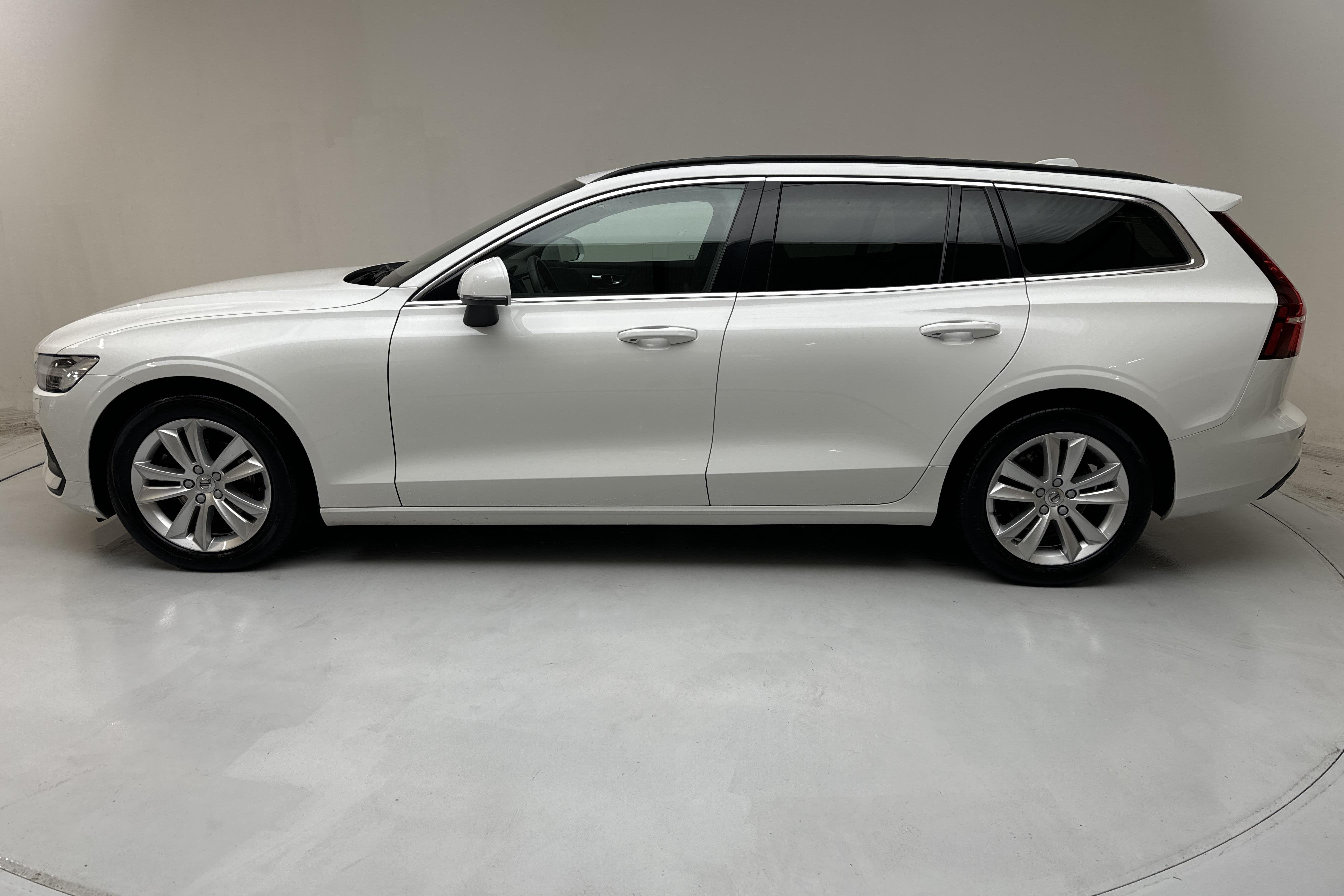 Volvo V60 B4 Mildhybrid, Diesel (197hk) - 149 410 km - Automaatne - valge - 2022