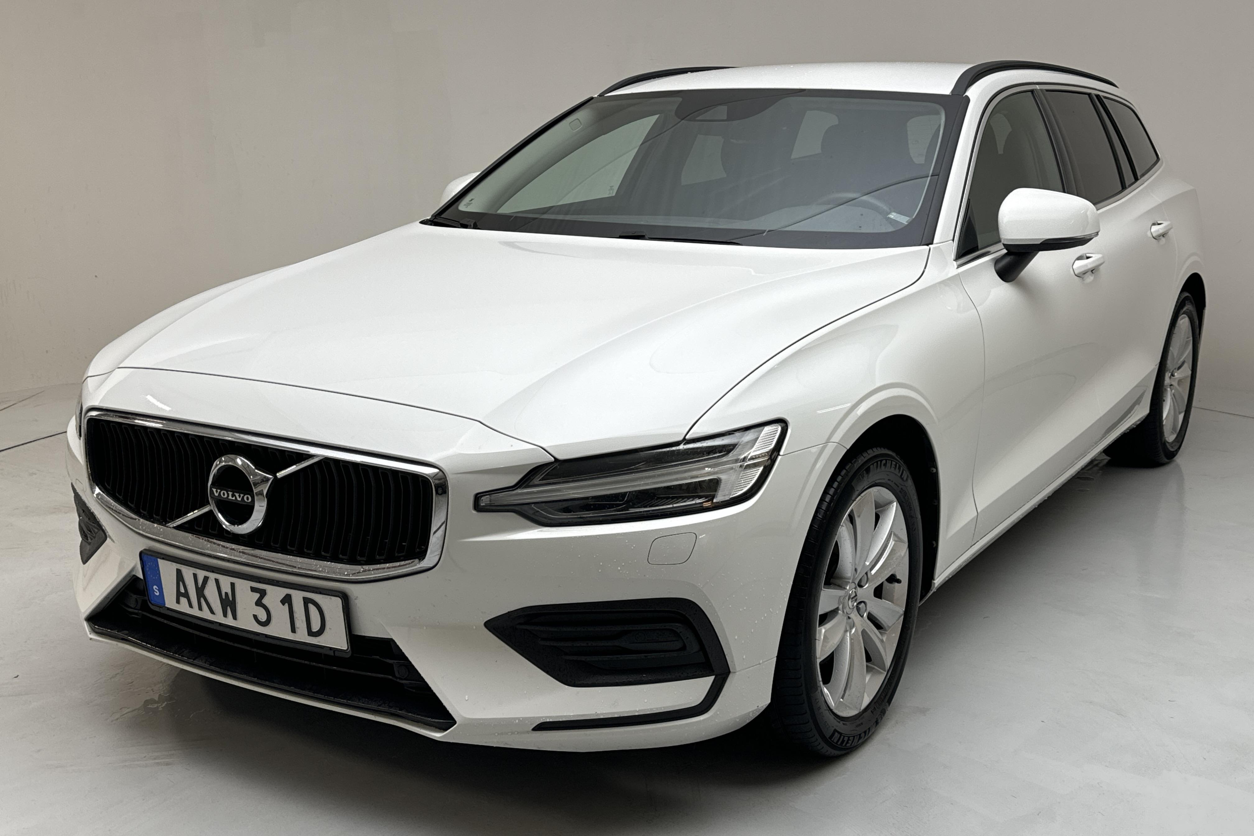 Volvo V60 B4 Mildhybrid, Diesel (197hk) - 149 410 km - Automaattinen - valkoinen - 2022