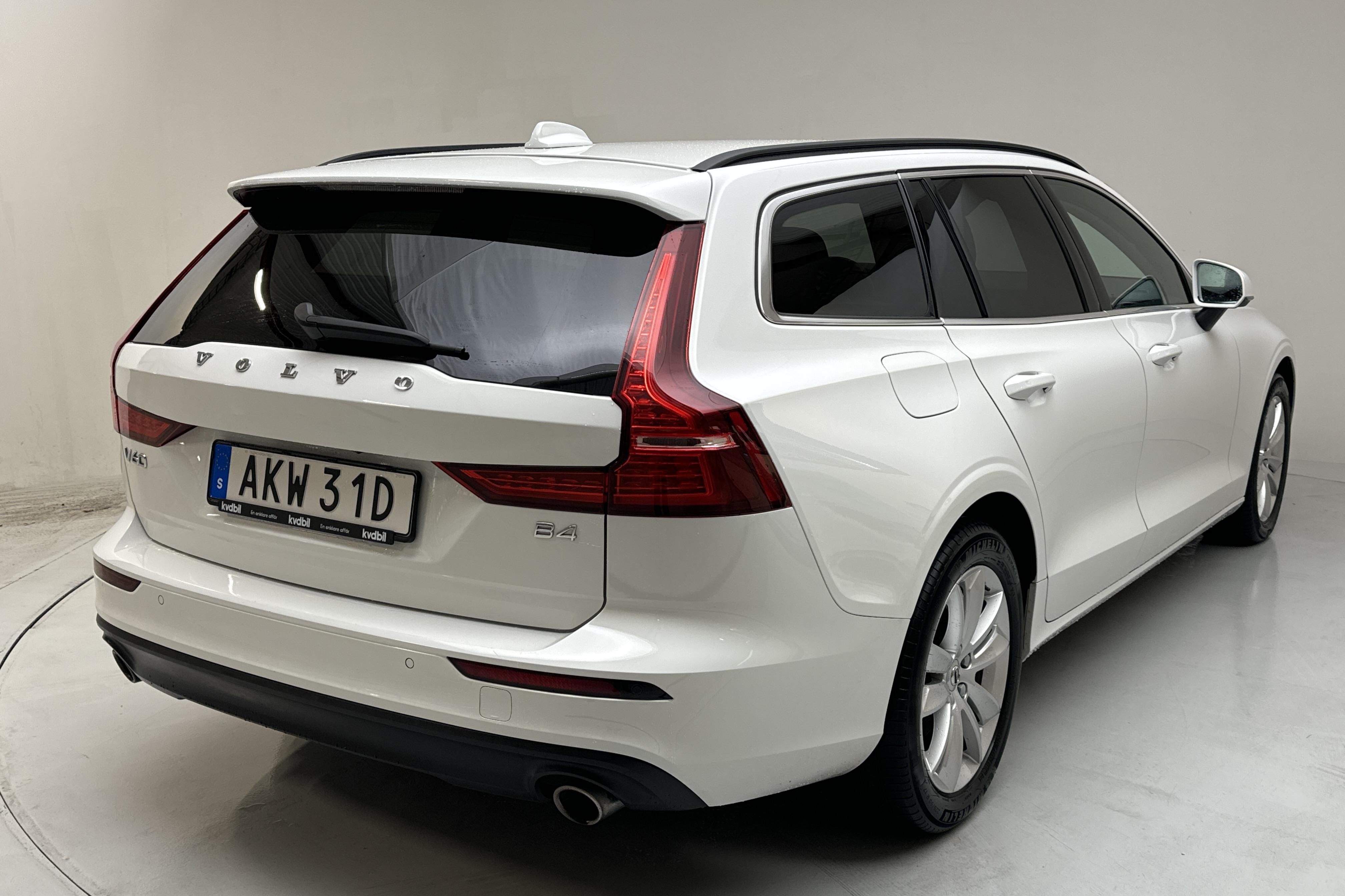 Volvo V60 B4 Mildhybrid, Diesel (197hk) - 149 410 km - Automaattinen - valkoinen - 2022