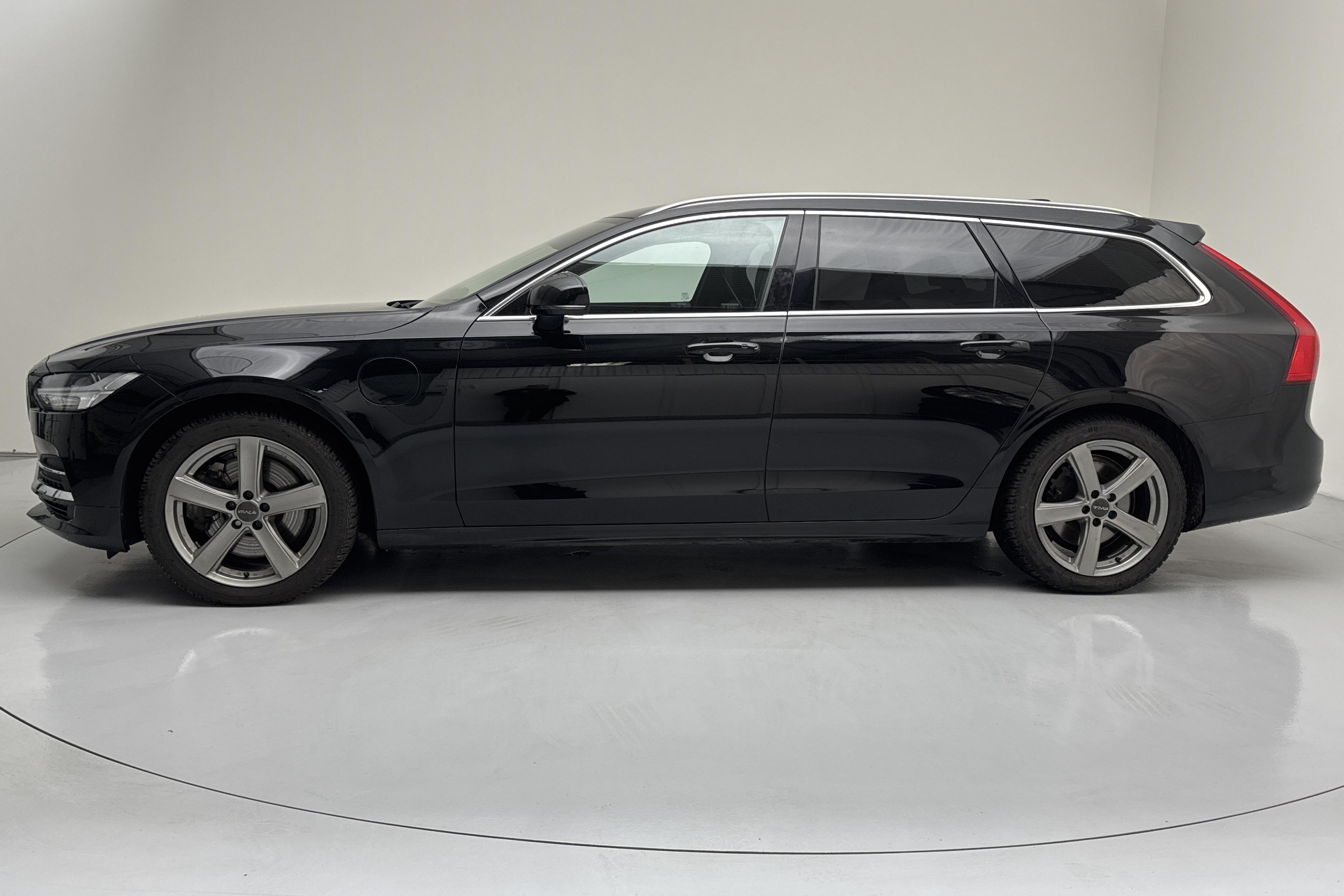 Volvo V90 T8 AWD Twin Engine (390hk) - 43 090 km - Automaatne - must - 2020