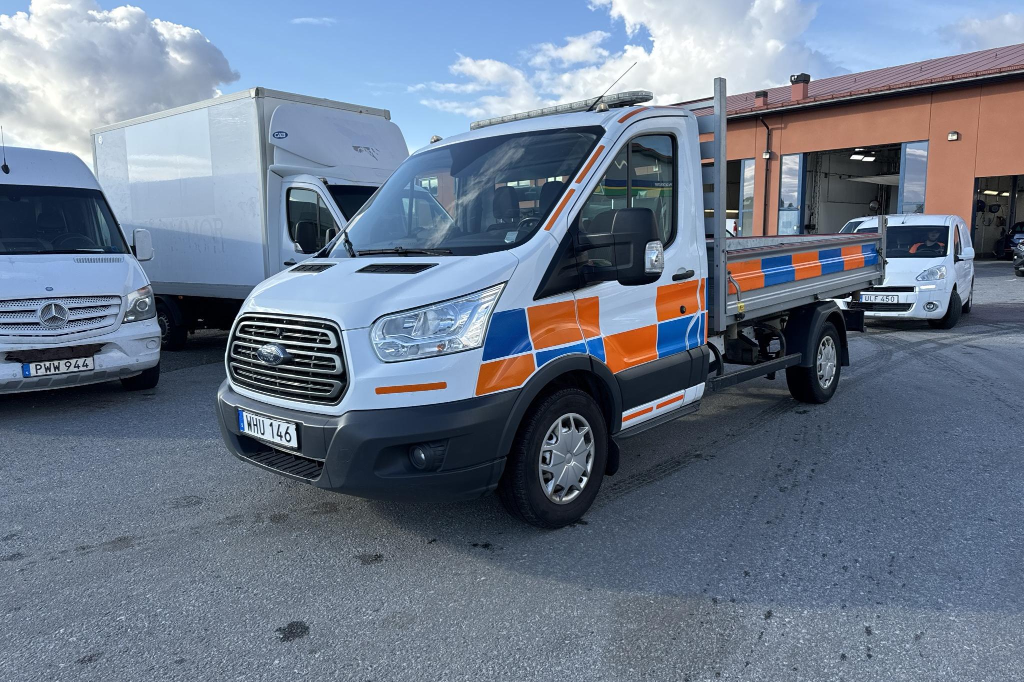 Ford Transit Chassi 350 2.0 TDCi 2WD (170hk) - 84 460 km - Automaattinen - valkoinen - 2018