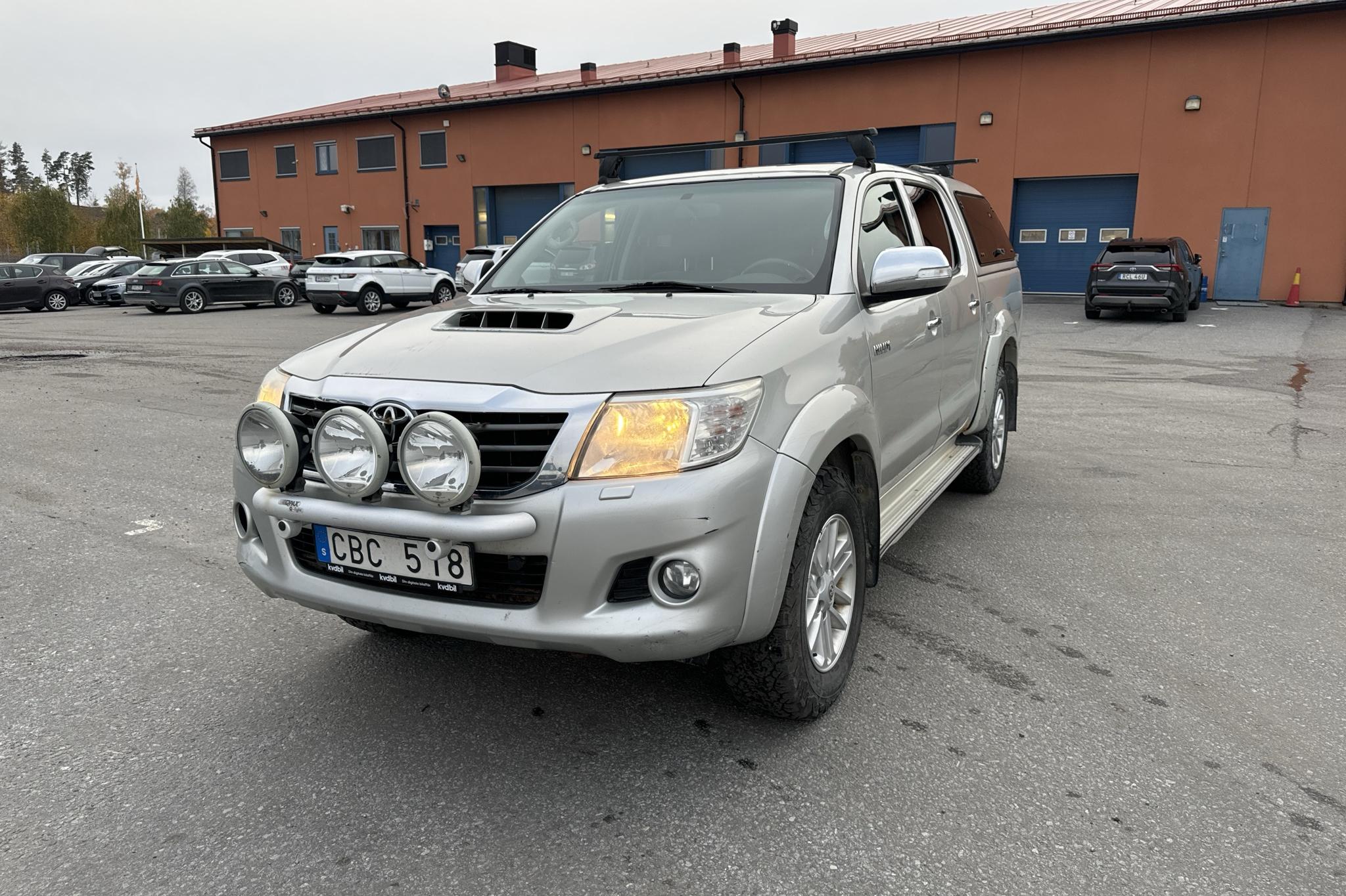 Toyota Hilux 3.0 D-4D 4WD (171hk) - 349 690 km - Automaattinen - hopea - 2013