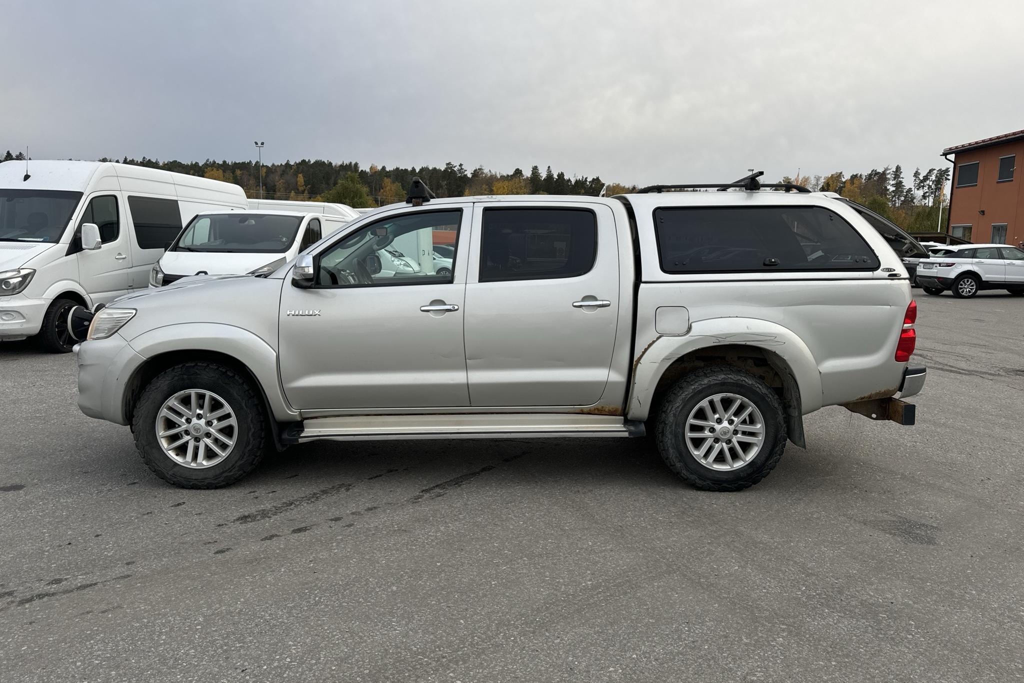 Toyota Hilux 3.0 D-4D 4WD (171hk) - 349 690 km - Automatic - silver - 2013