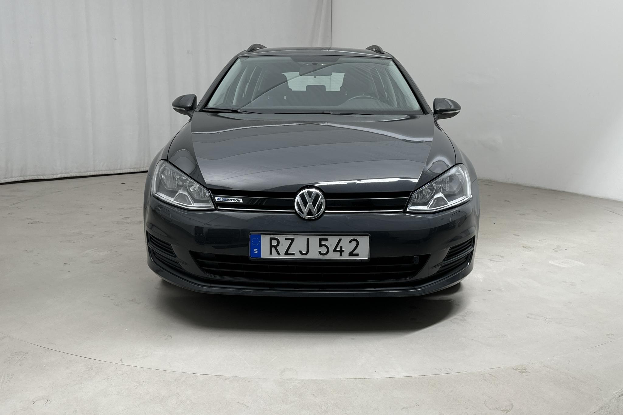 VW Golf VII 1.6 TDI BlueMotion Sportscombi (110hk) - 6 372 mil - Manuell - Dark Grey - 2015