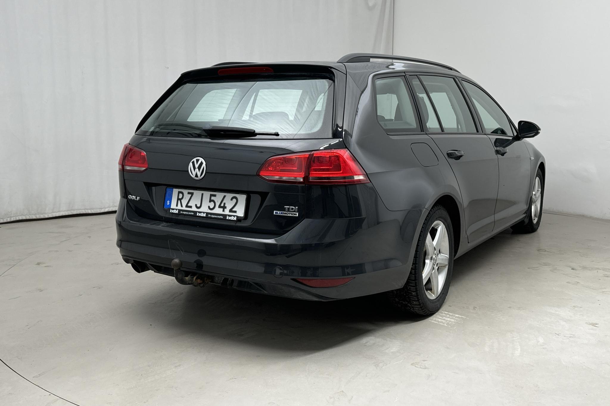 VW Golf VII 1.6 TDI BlueMotion Sportscombi (110hk) - 63 720 km - Manualna - Dark Grey - 2015