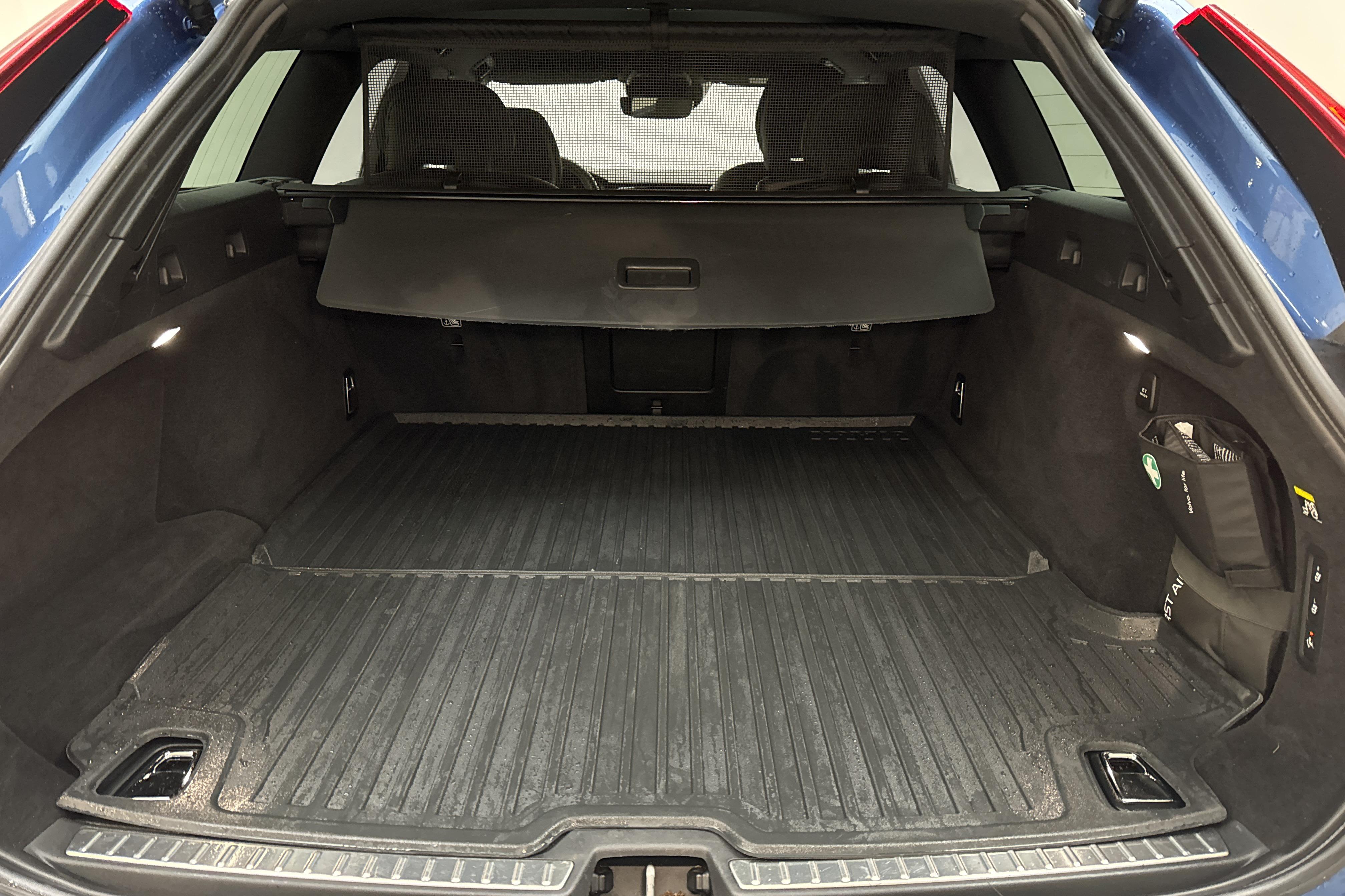 Volvo V90 T8 AWD Twin Engine (390hk) - 108 870 km - Automatyczna - niebieski - 2019