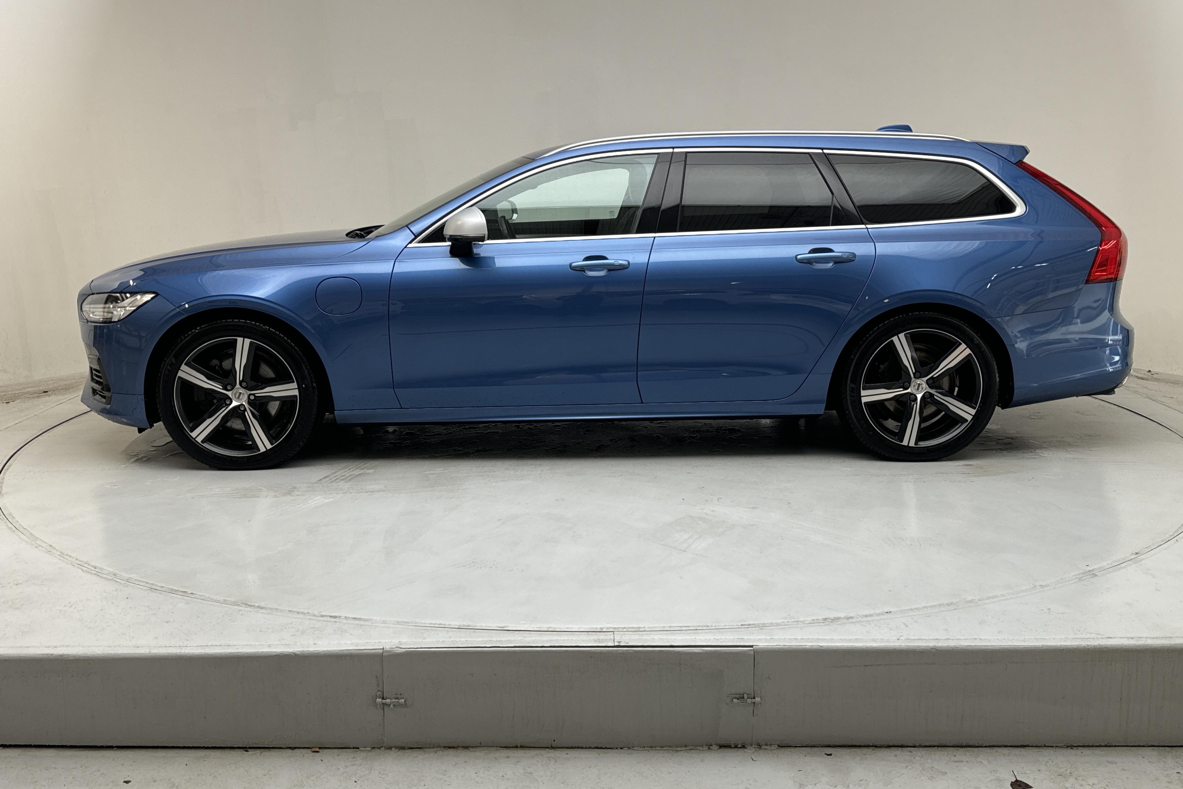 Volvo V90 T8 AWD Twin Engine (390hk) - 108 870 km - Automatyczna - niebieski - 2019