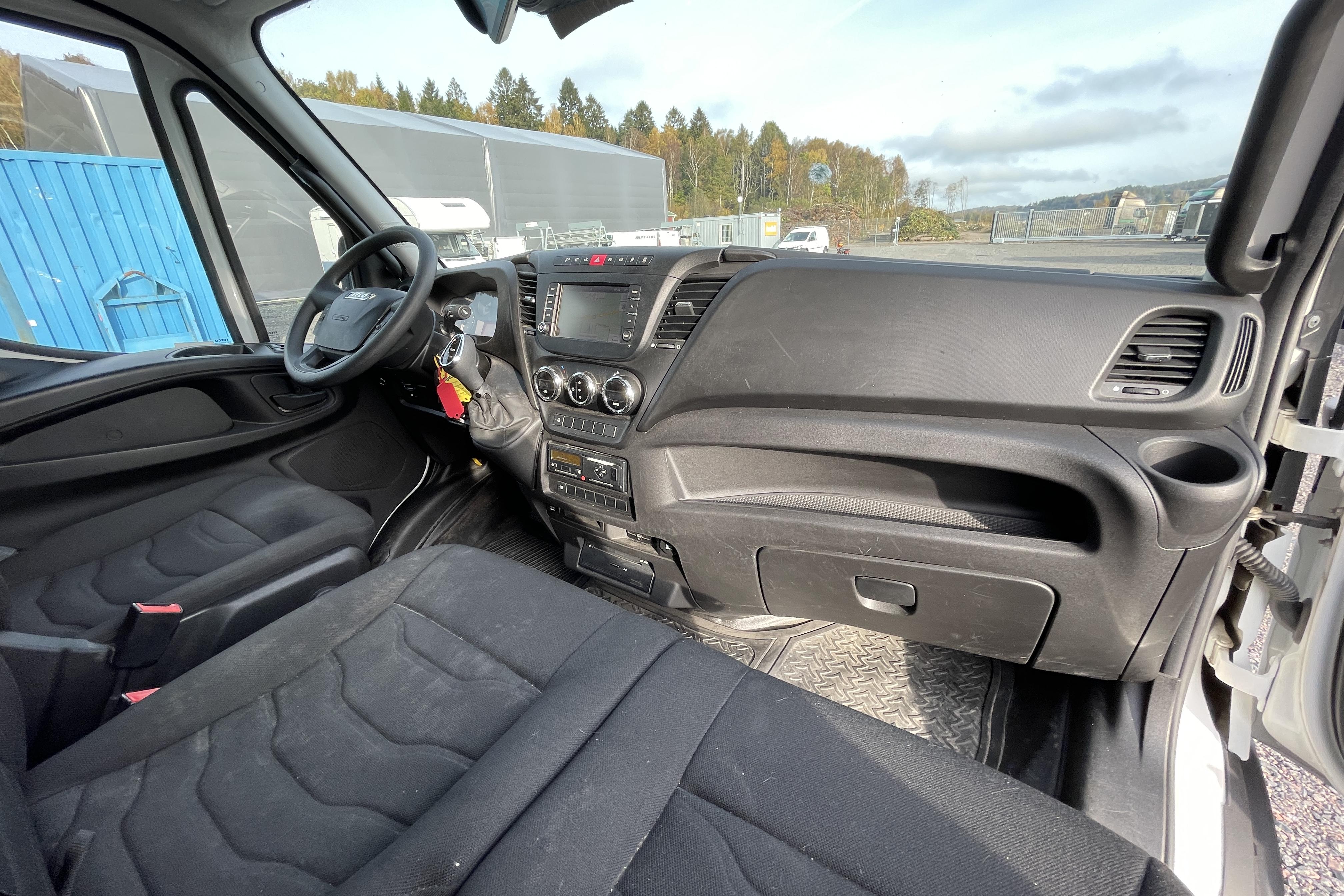 Iveco DAILY 70C17H A8 - 269 254 km - Automatyczna - biały - 2017