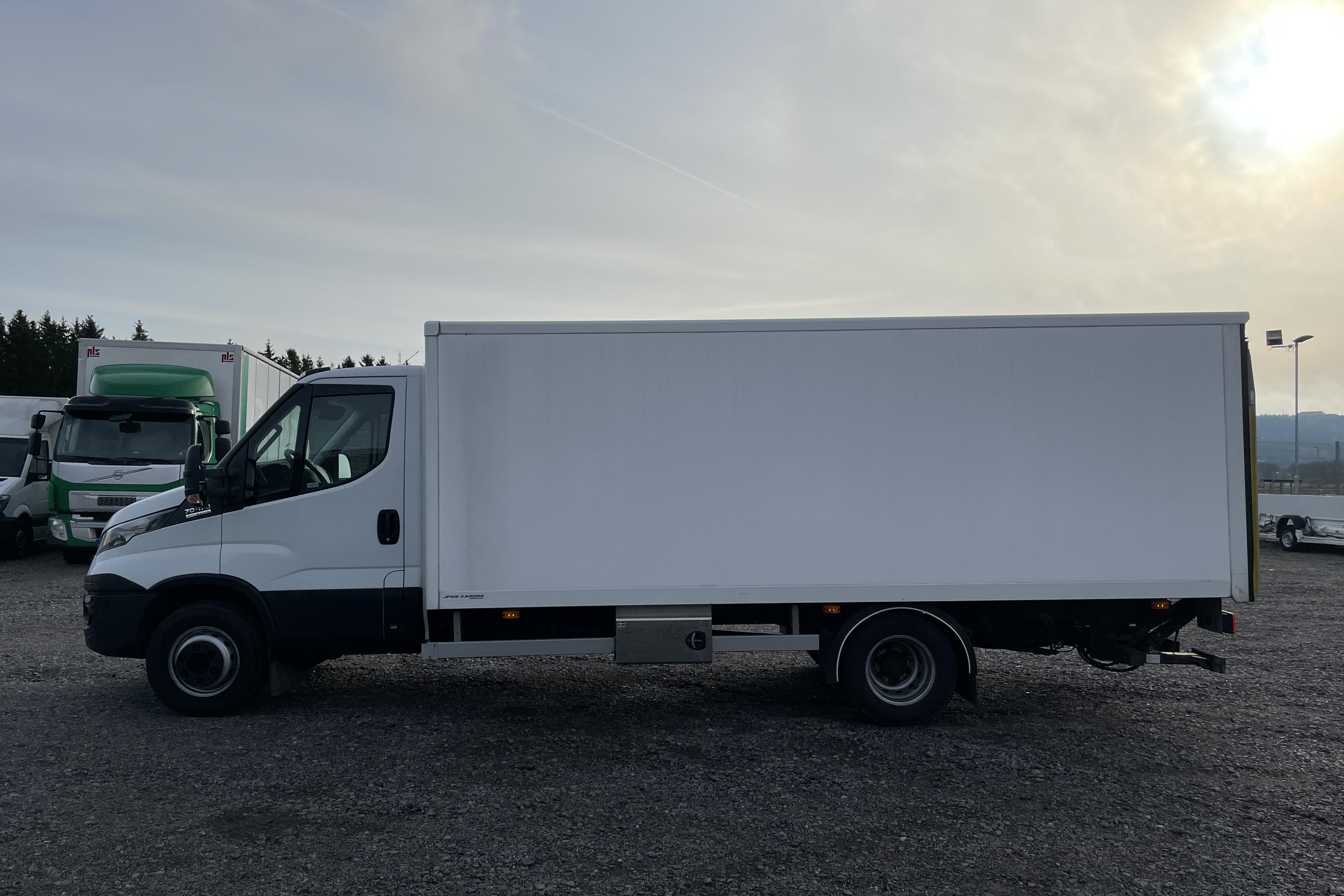 Iveco DAILY 70C17H A8 - 269 254 km - Automatyczna - biały - 2017