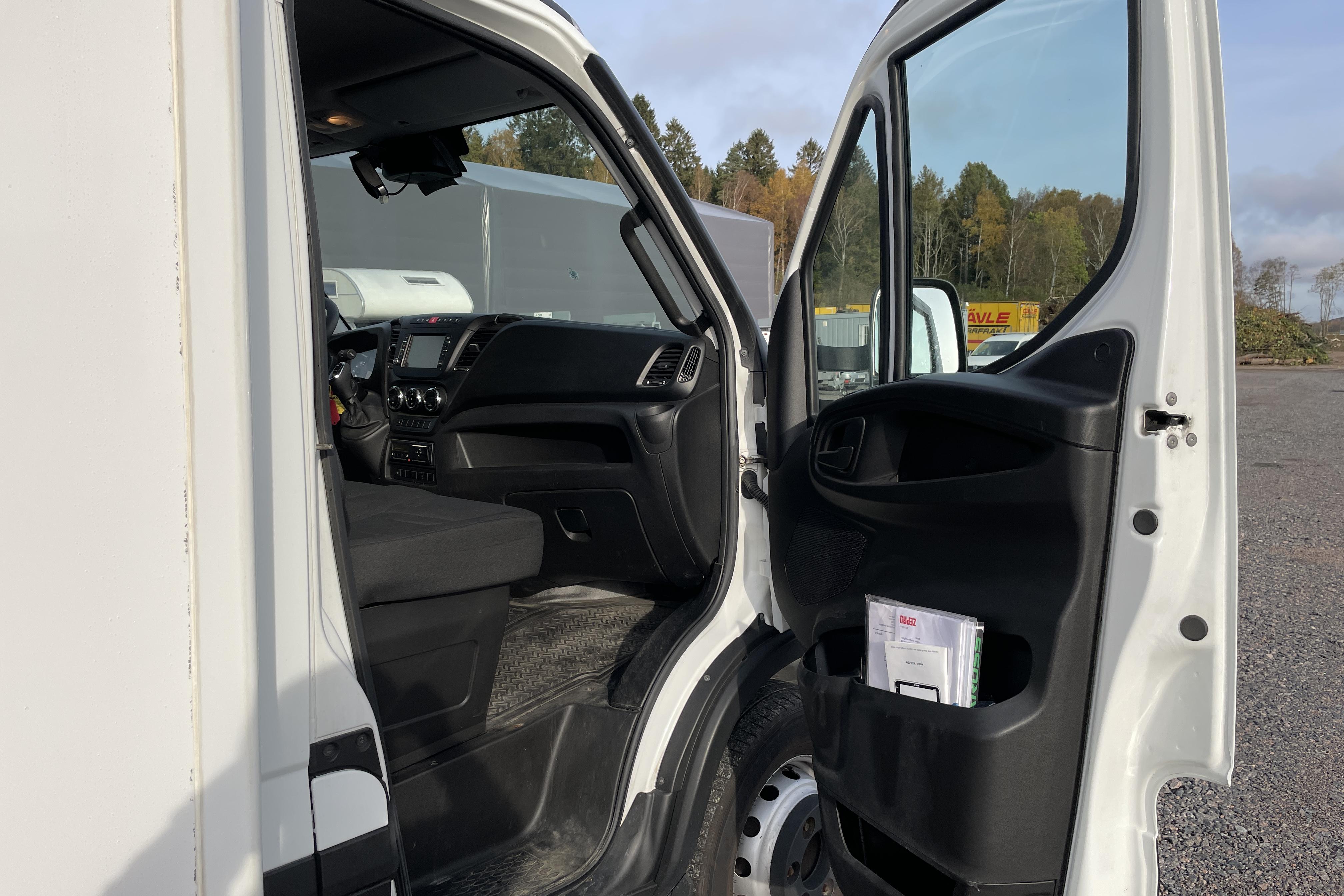 Iveco DAILY 70C17H A8 - 269 254 km - Automaatne - valge - 2017