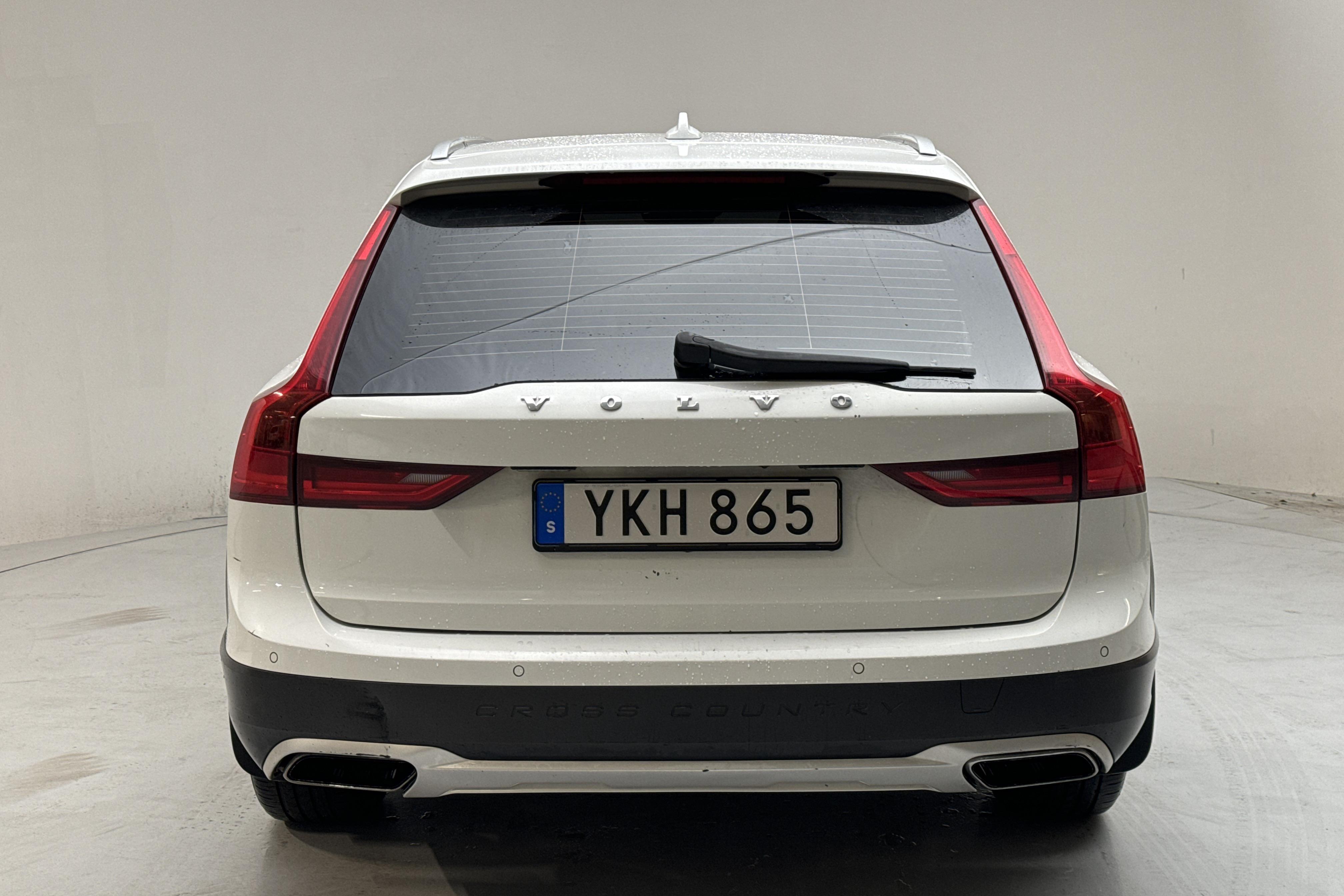 Volvo V90 D5 Cross Country AWD (235hk) - 281 630 km - Automatic - white - 2018