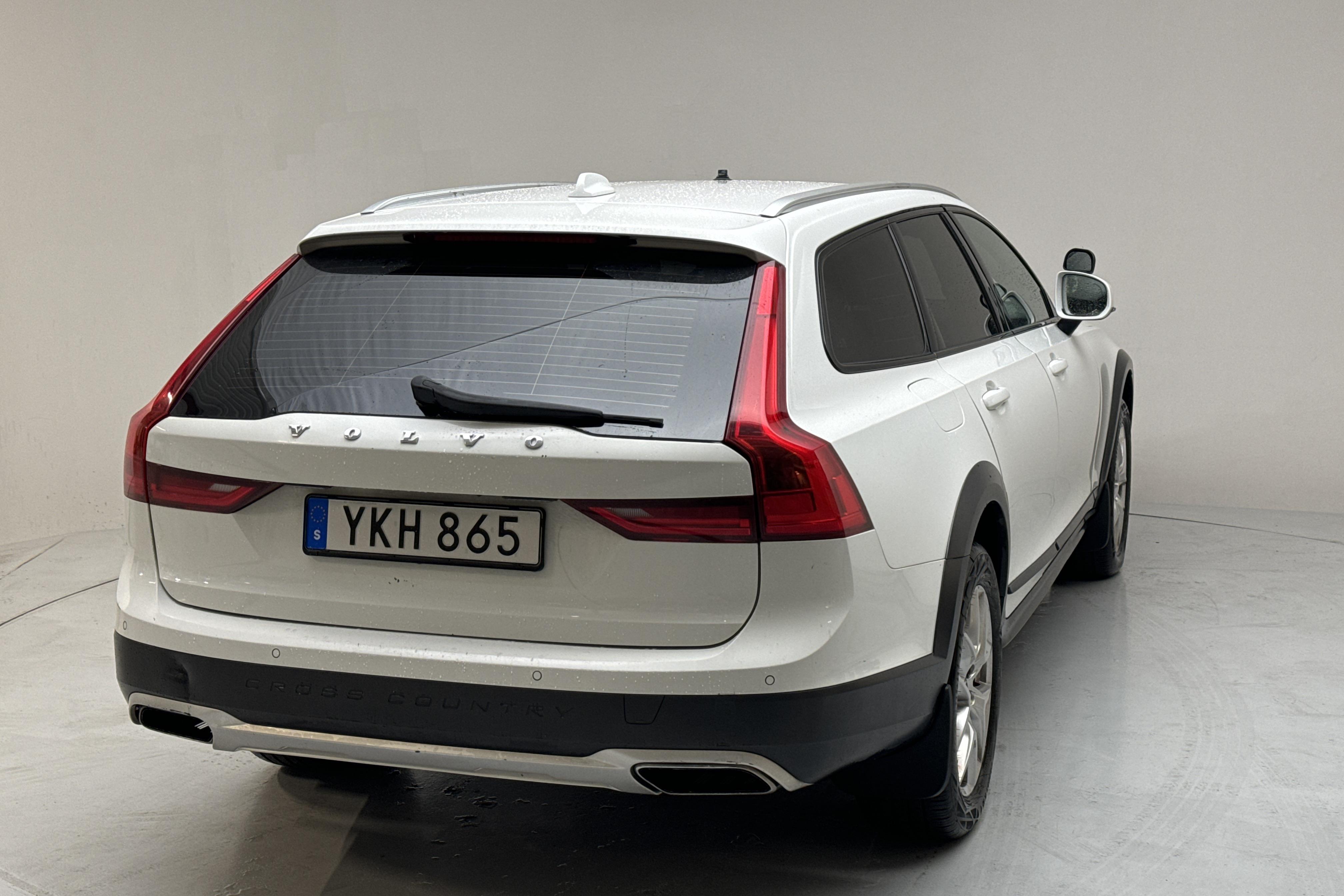 Volvo V90 D5 Cross Country AWD (235hk) - 281 630 km - Automaattinen - valkoinen - 2018