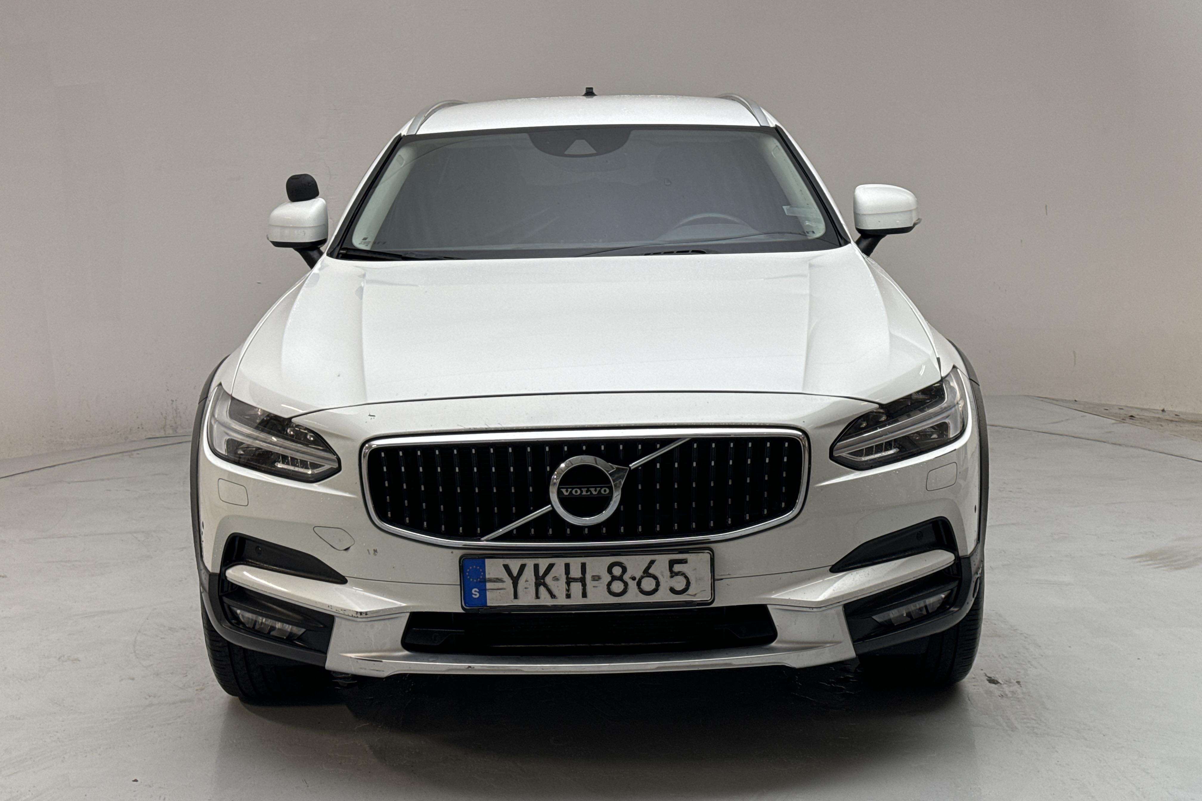 Volvo V90 D5 Cross Country AWD (235hk) - 281 630 km - Automaatne - valge - 2018