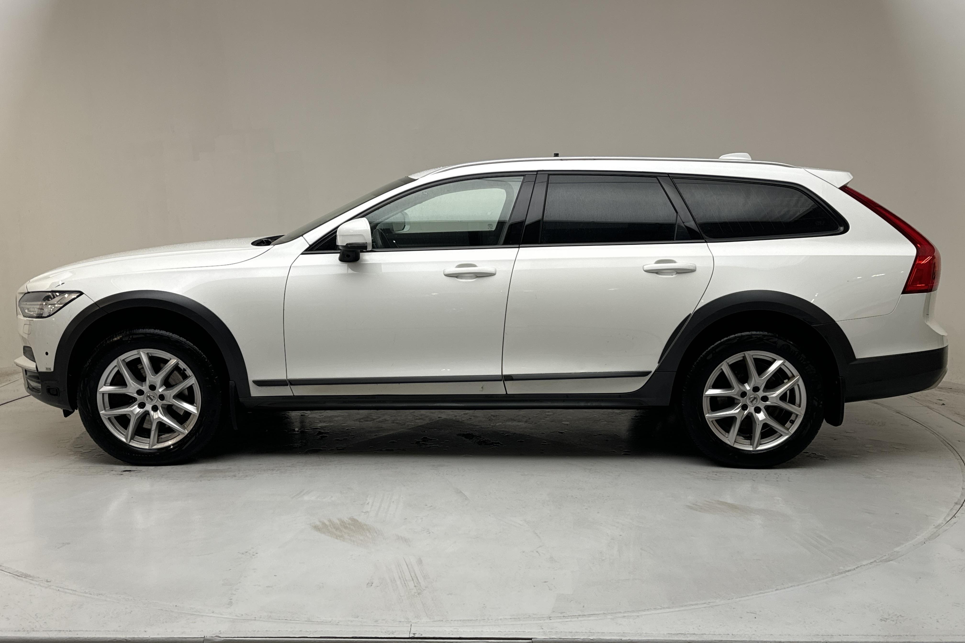 Volvo V90 D5 Cross Country AWD (235hk) - 281 630 km - Automatic - white - 2018