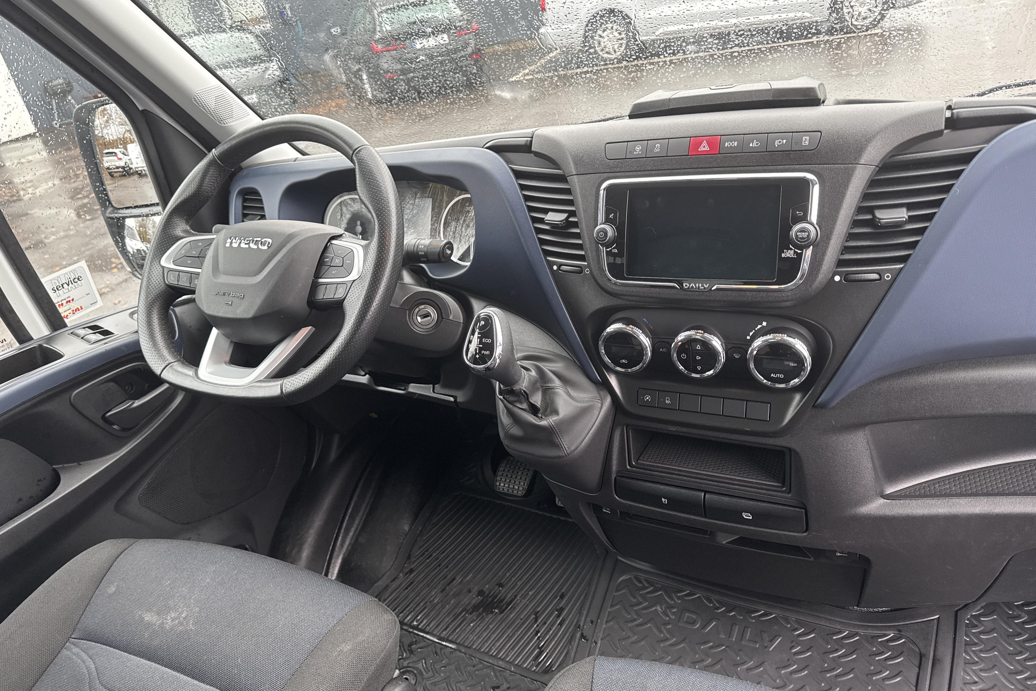 Iveco Daily 35 2.3 Volymskåp (156hk) - 128 990 km - Automaattinen - valkoinen - 2021