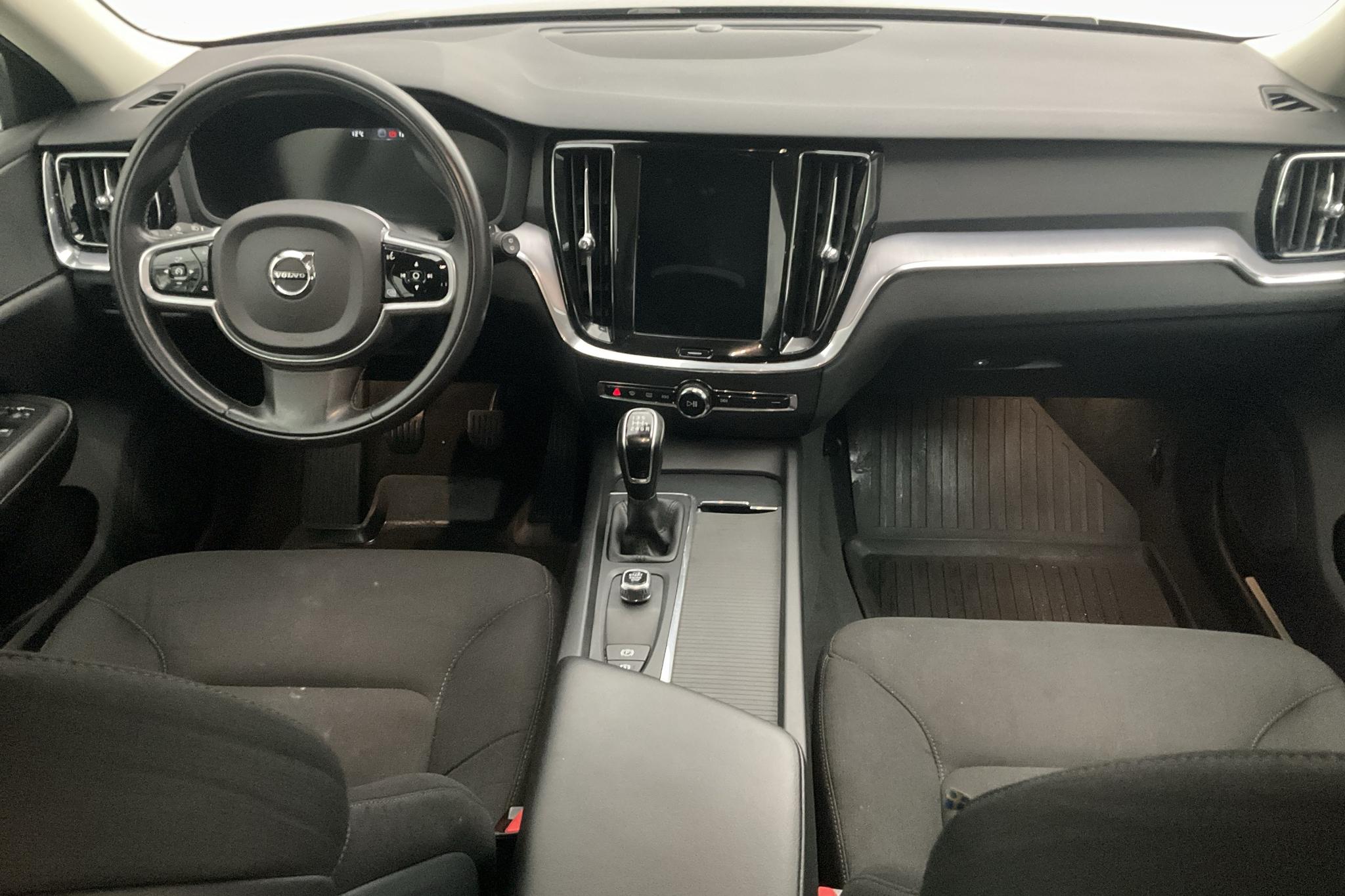 Volvo V60 D3 (150hk) - 8 972 mil - Manuell - svart - 2019