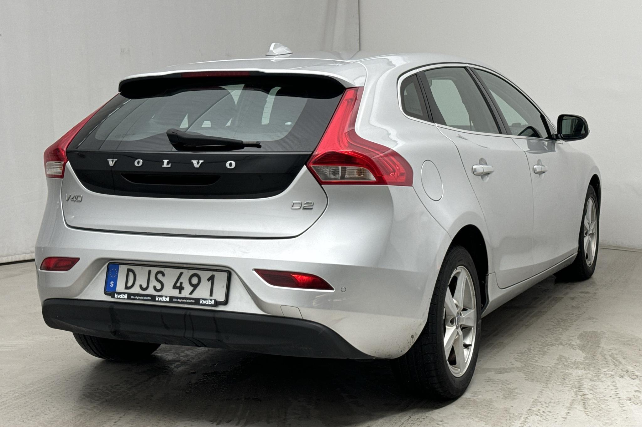 Volvo V40 D2 (115hk) - 147 630 km - Manuaalinen - hopea - 2015