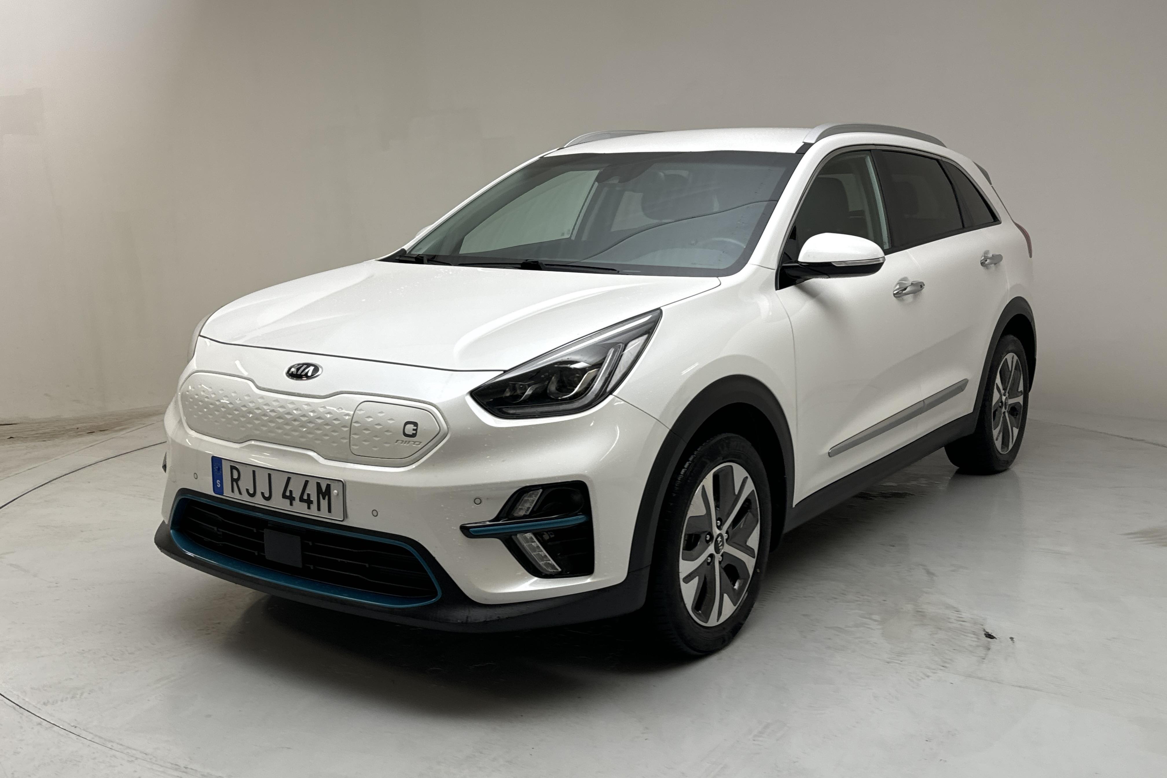 KIA Niro EV 64 kWh (204hk) - 6 853 mil - Automat - vit - 2020