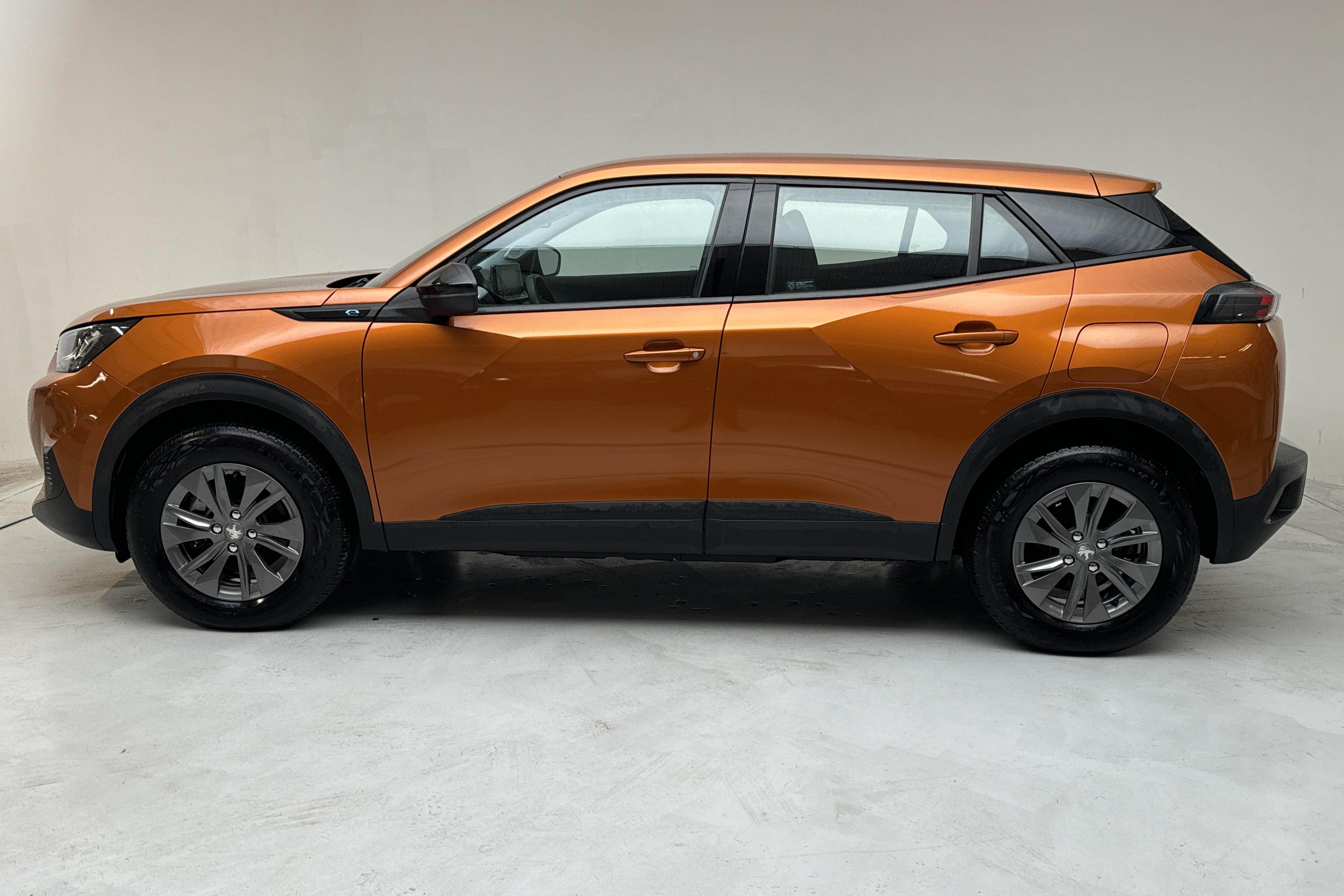 Peugeot e-2008 50 kWh (136hk) - 24 420 km - Automatic - orange - 2022