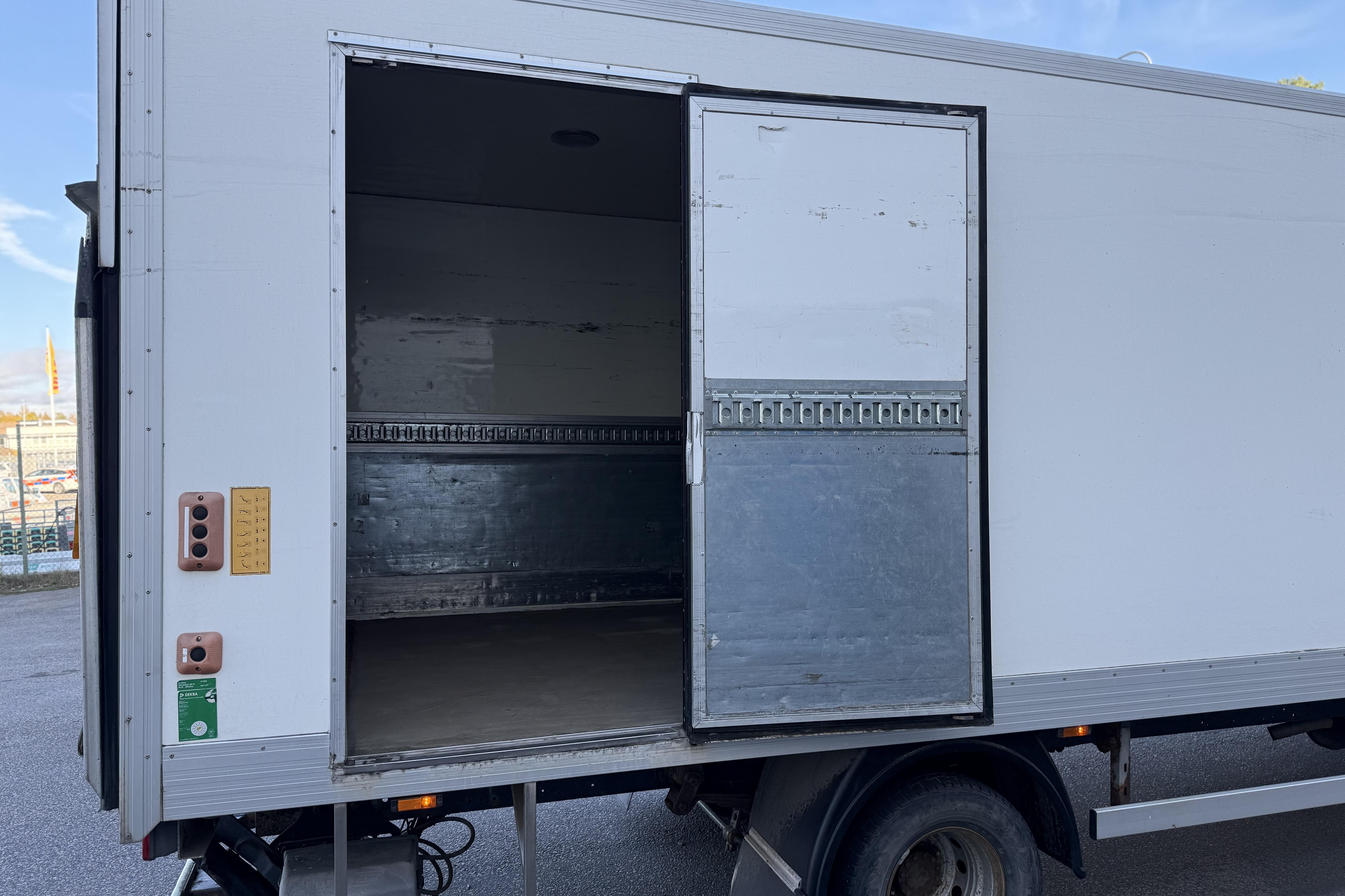 Iveco DAILY 70C17A - 272 152 km - Automaatne - valge - 2011