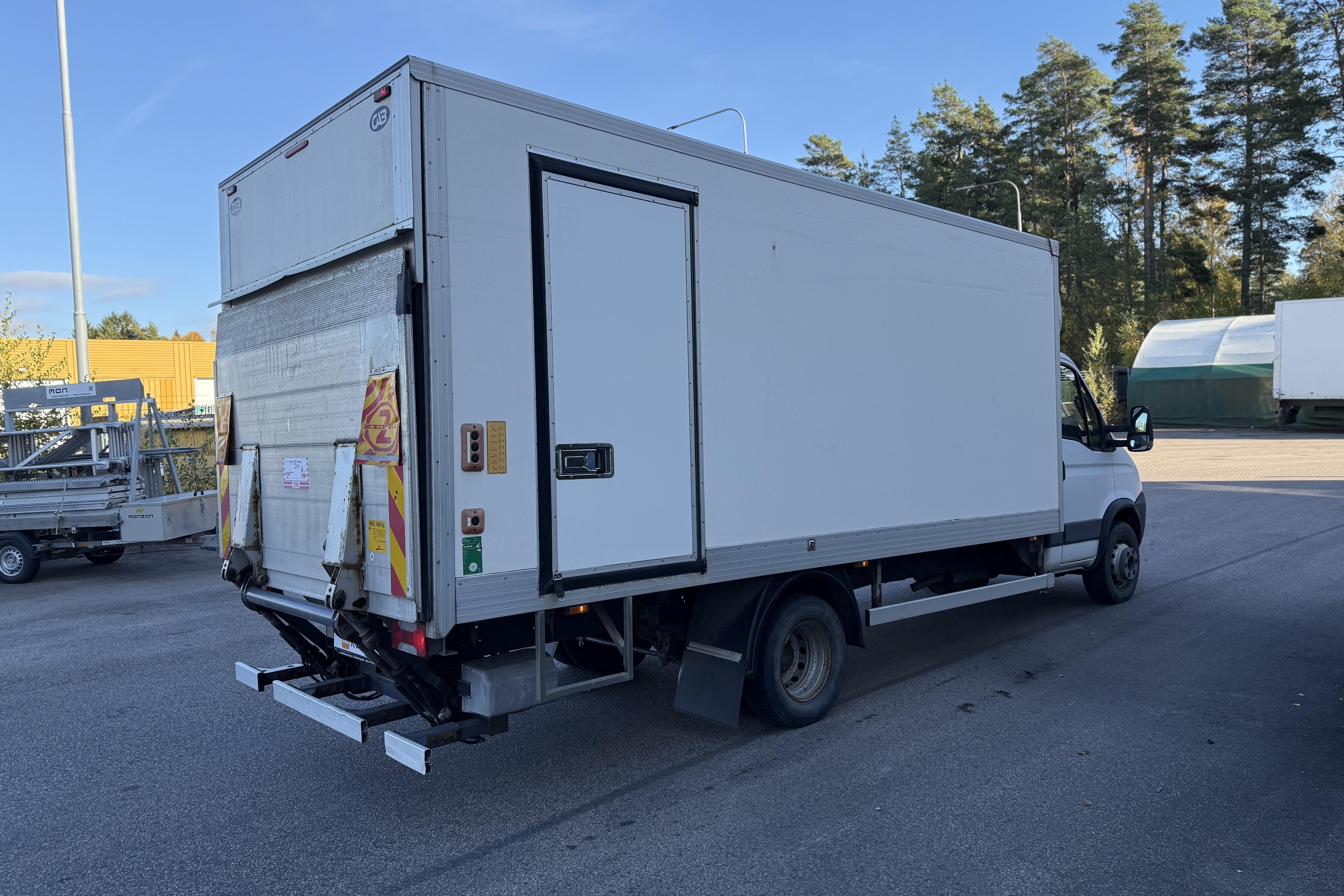 Iveco DAILY 70C17A - 272 152 km - Automatyczna - biały - 2011