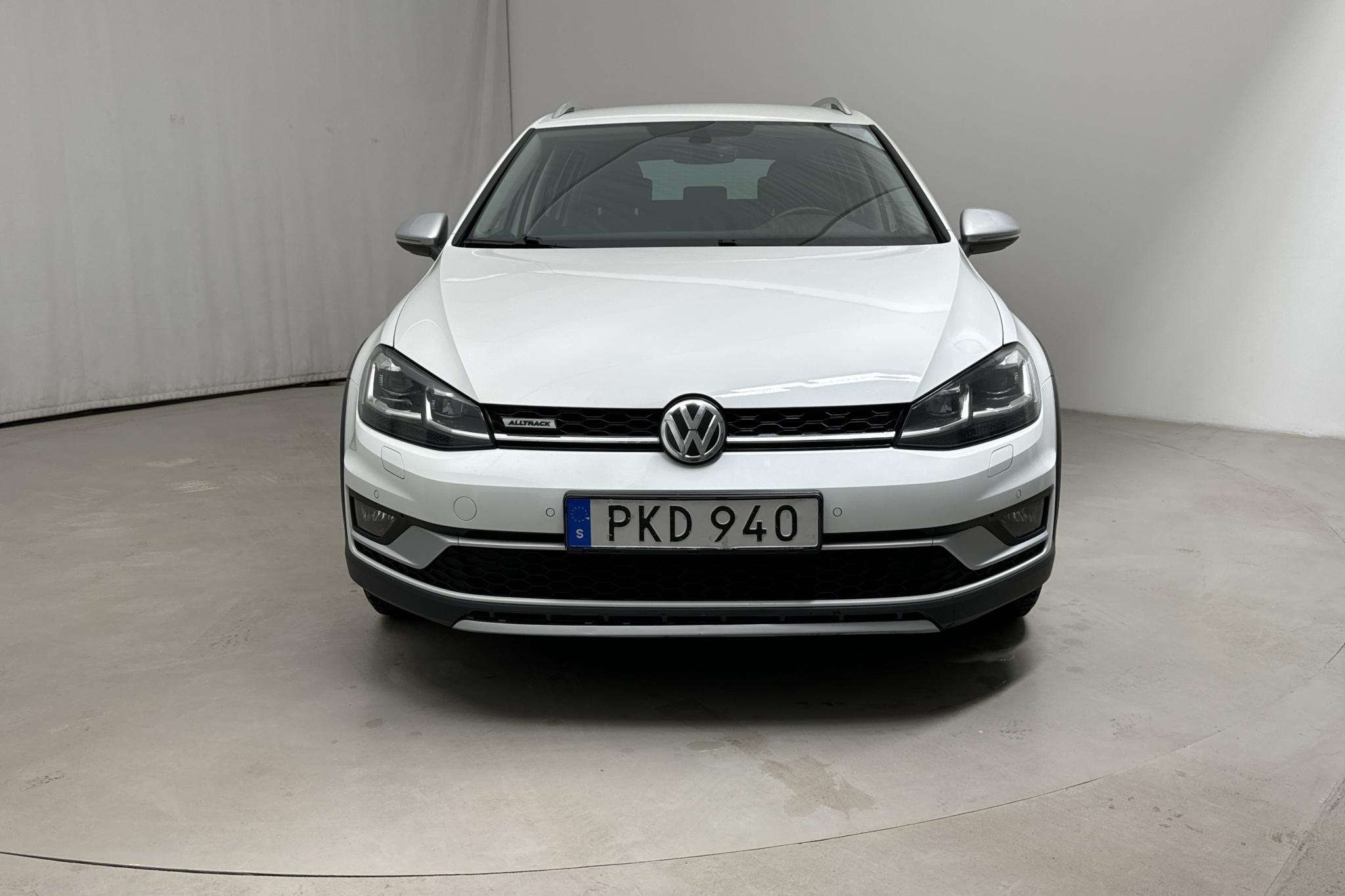 VW Golf Alltrack 1.8 TSI 4Motion (180hk) - 10 897 mil - Automat - vit - 2017