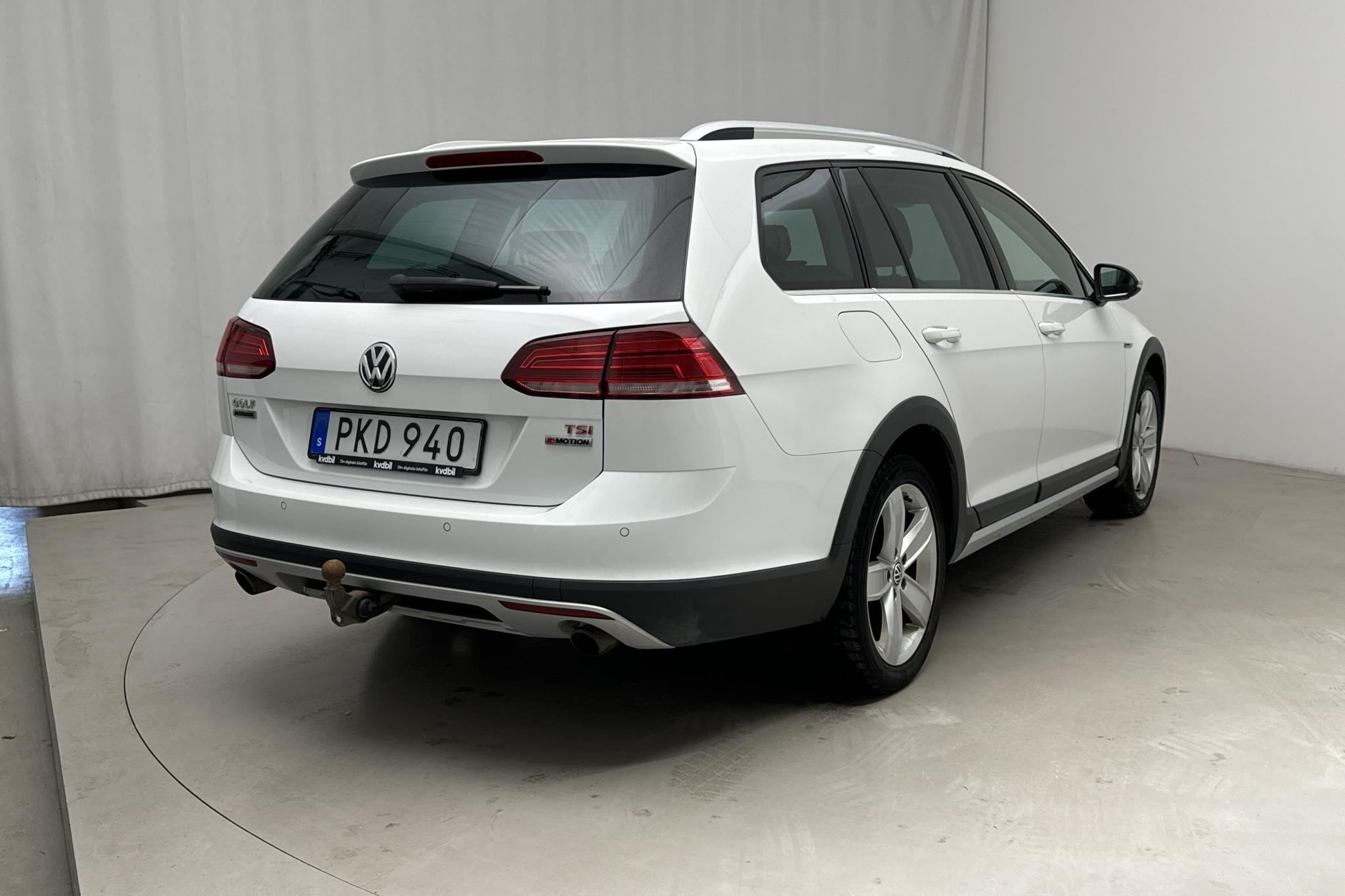 VW Golf Alltrack 1.8 TSI 4Motion (180hk) - 108 970 km - Automaattinen - valkoinen - 2017