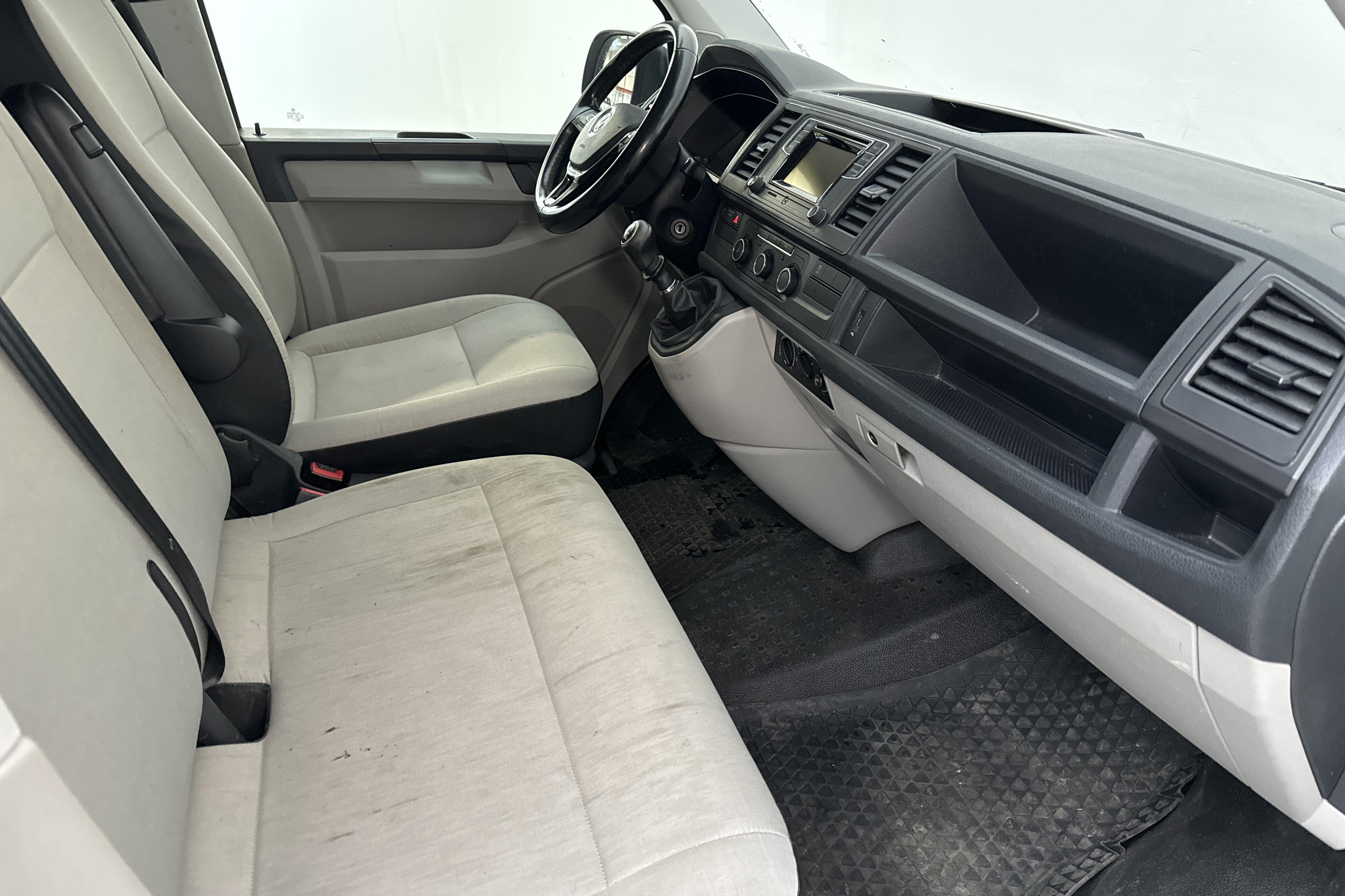 VW Transporter T6 2.0 TDI BMT Skåp 4MOTION (150hk) - 126 050 km - Manualna - biały - 2019