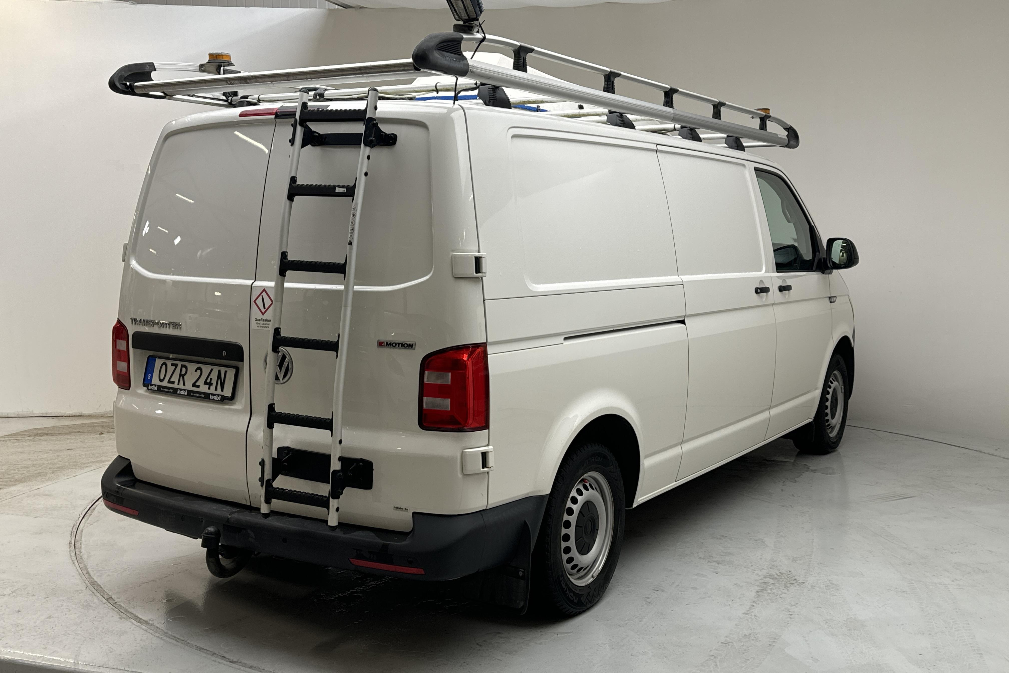 VW Transporter T6 2.0 TDI BMT Skåp 4MOTION (150hk) - 126 050 km - Manualna - biały - 2019