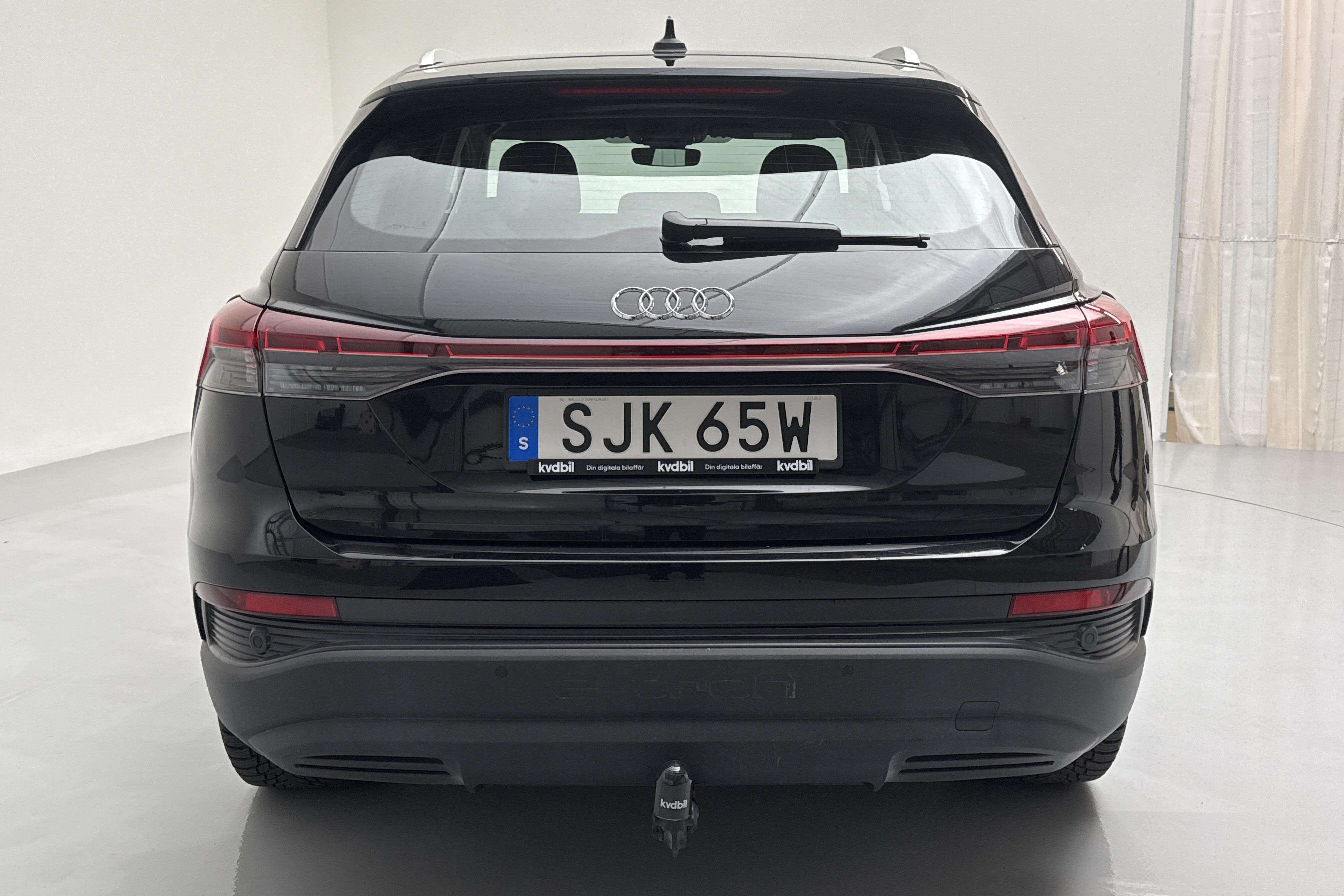 Audi Q4 40 e-tron 77 kWh (204hk) - 5 549 mil - Automat - svart - 2022