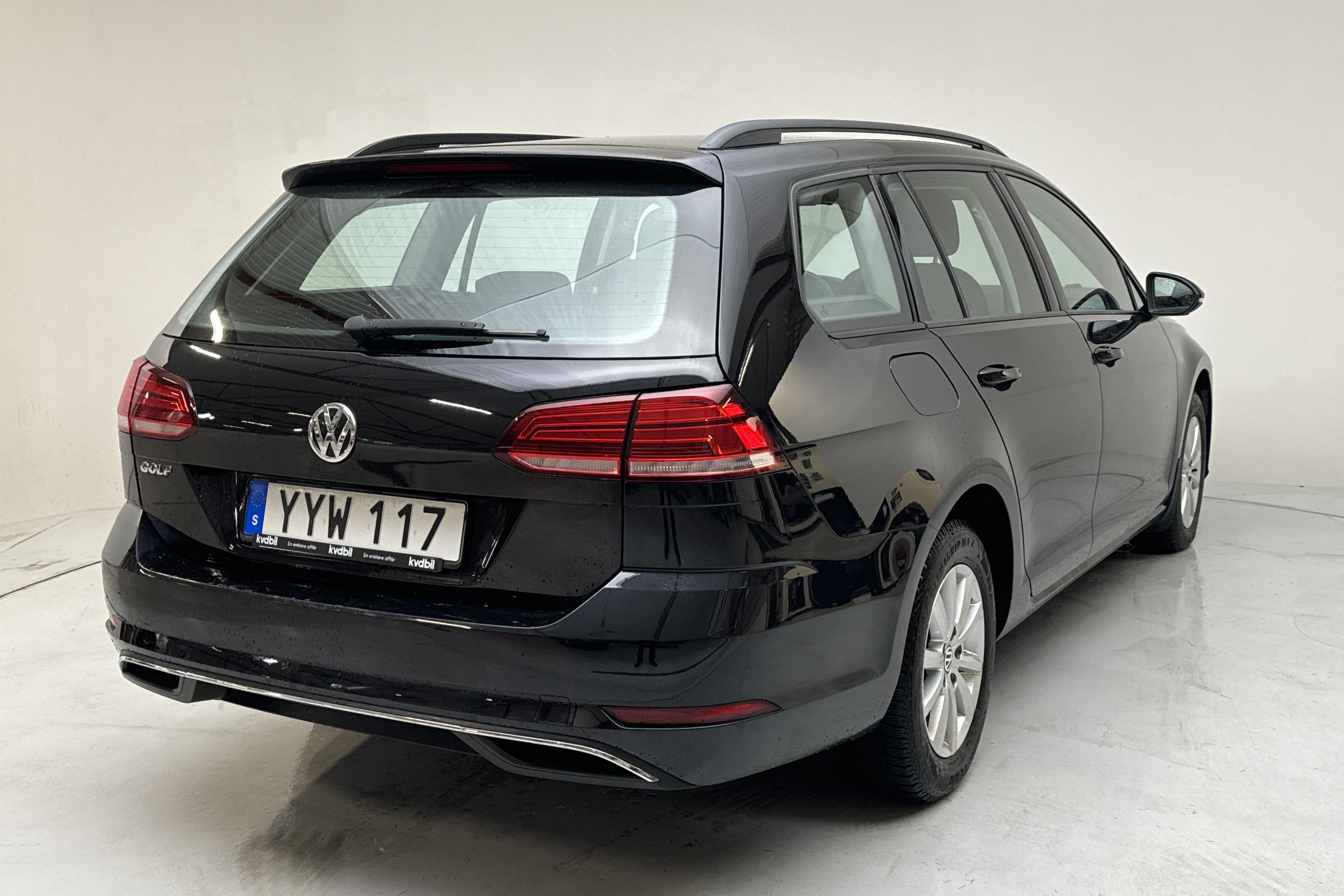 VW Golf VII 1.0 TSI Sportscombi (110hk) - 89 130 km - Manuaalinen - musta - 2018