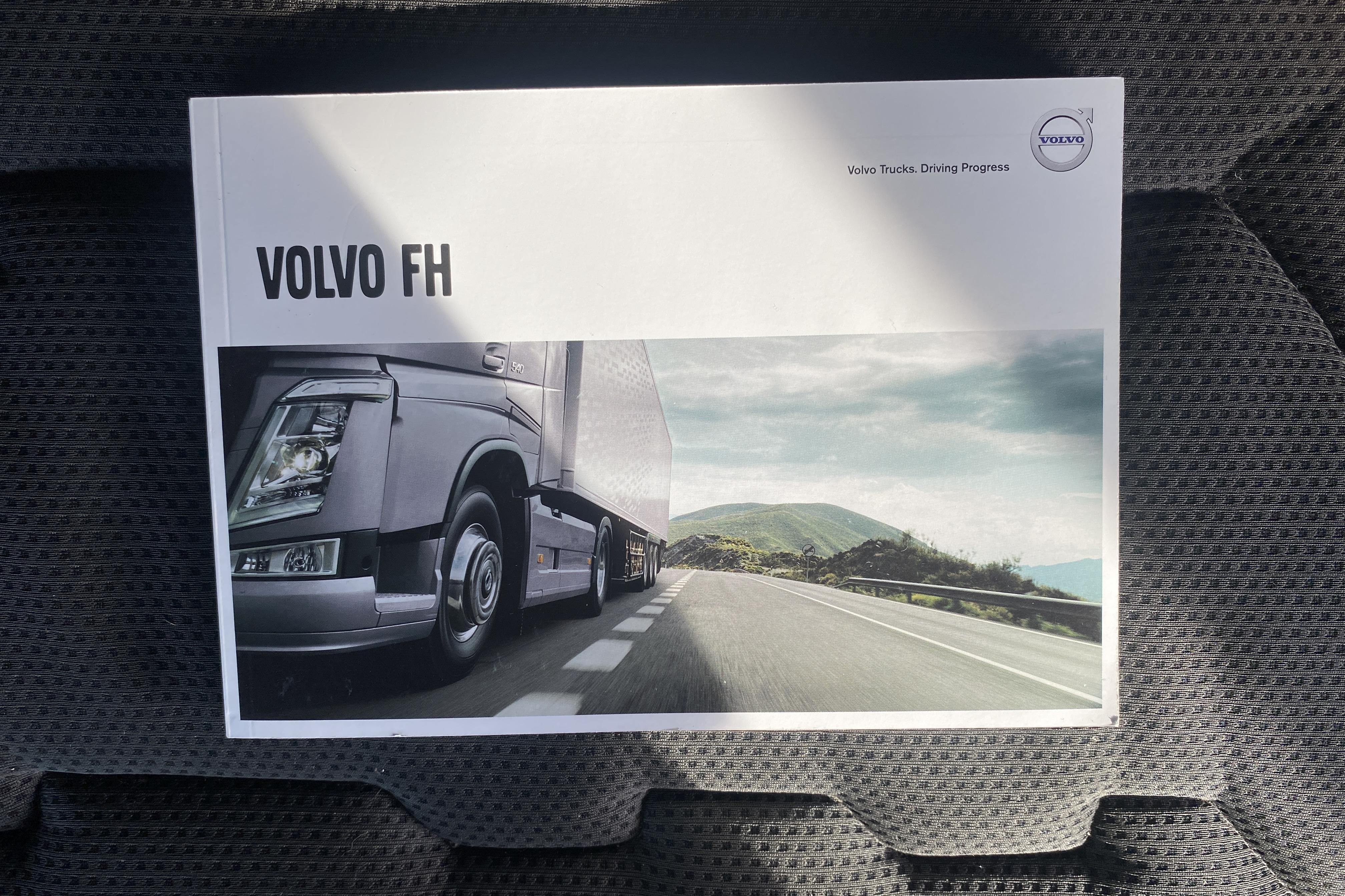 Volvo FH540 - 609 690 km - Automatyczna - biały - 2016